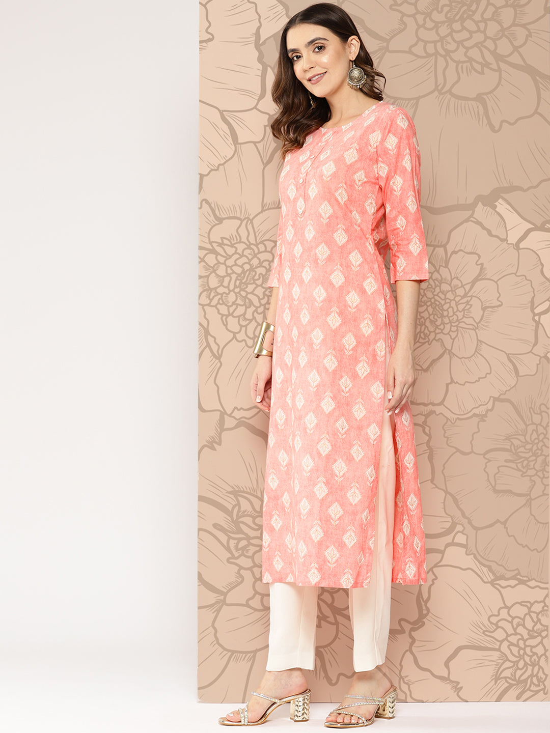 Women's Peach Printed straight kurta with three quarter sleeves - Nayo Clothing