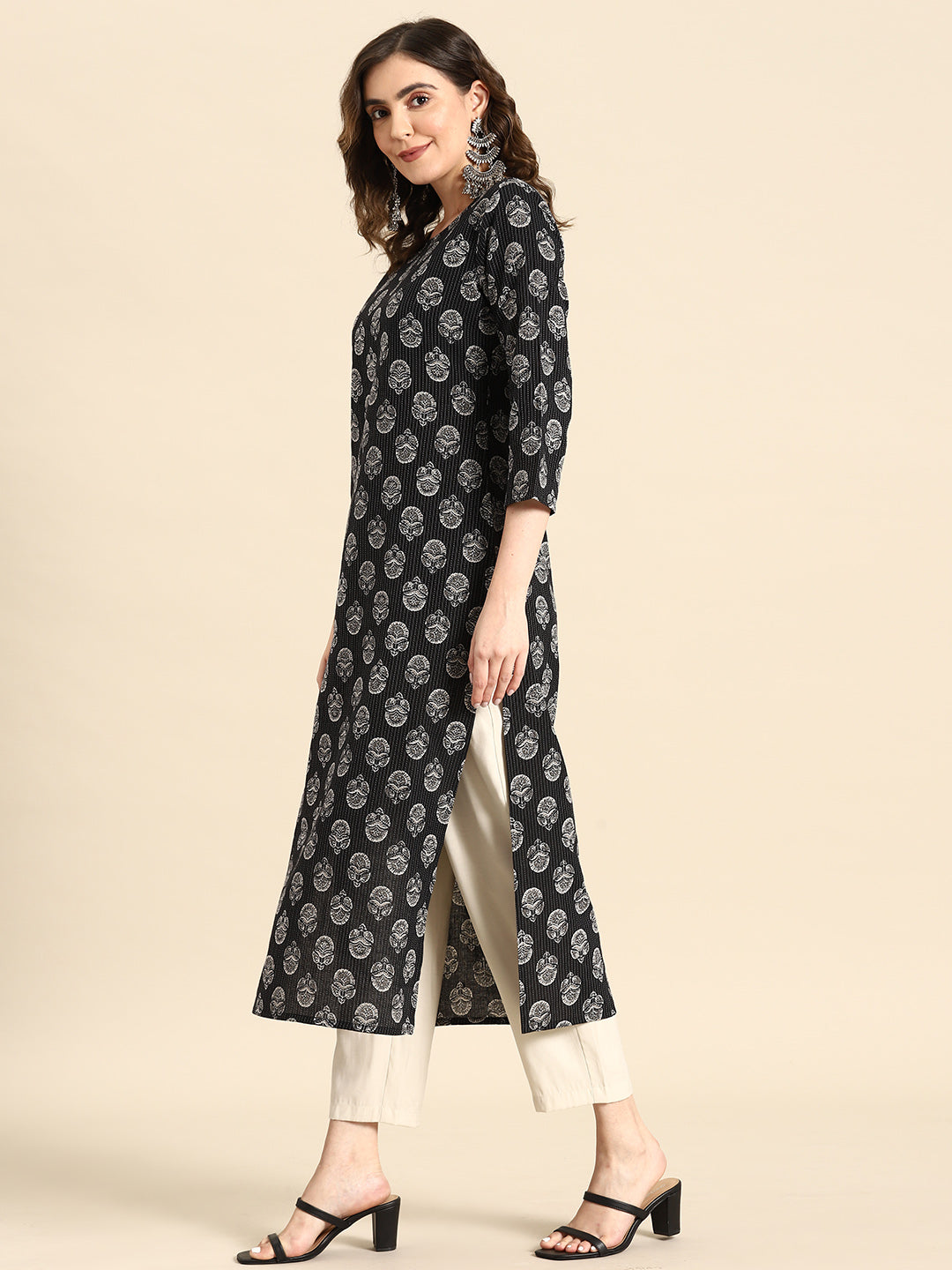 Women's Black Printed straight Kurta With three qurter sleeves - Nayo Clothing