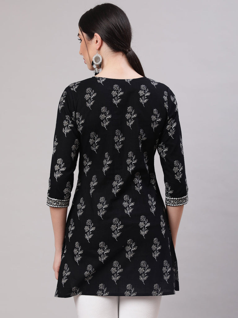 Women's Black Straight Tunic With Three Quaretr Sleeves
