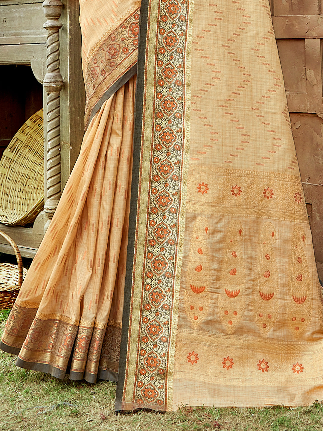 Women's Cream Silk Woven Zari Work Traditional Saree - Sangam Prints