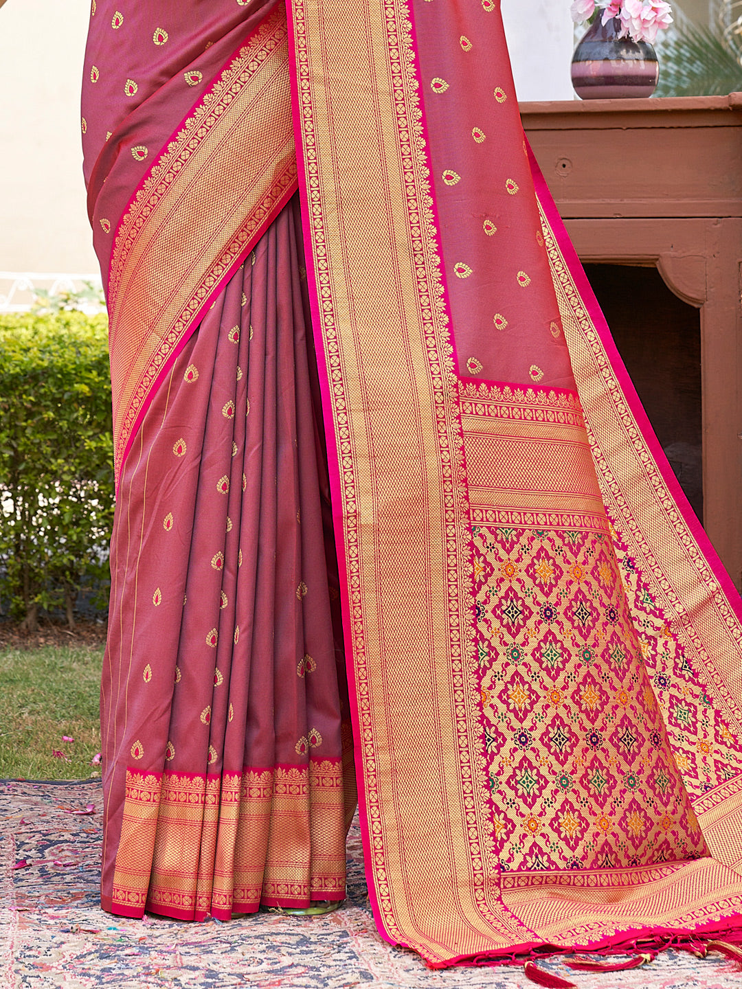 Women's Pink PATOLA SILK Woven Zari Work Traditional Tassle Saree - Sangam Prints