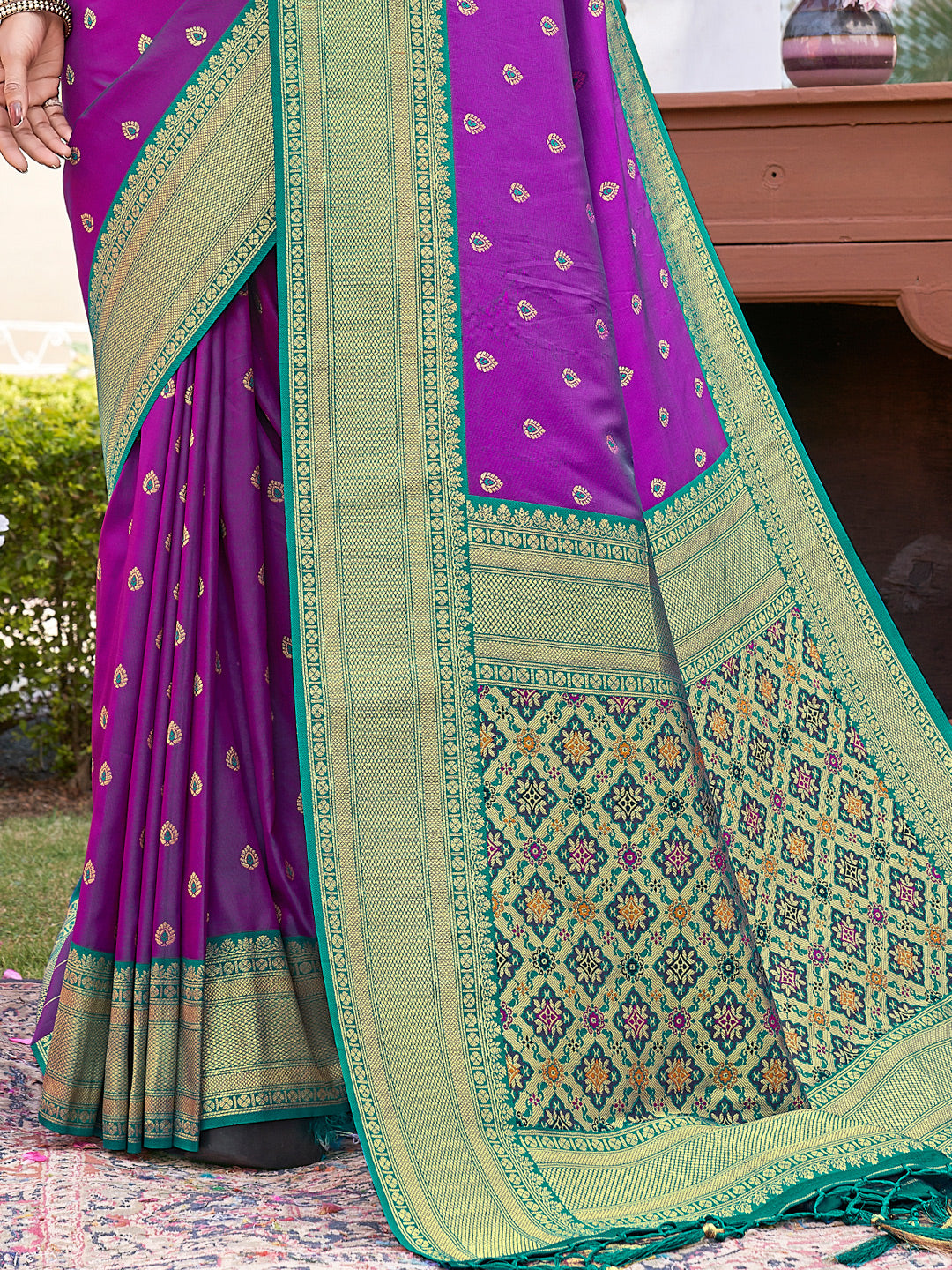 Women's Purple PATOLA SILK Woven Zari Work Traditional Tassle Saree - Sangam Prints