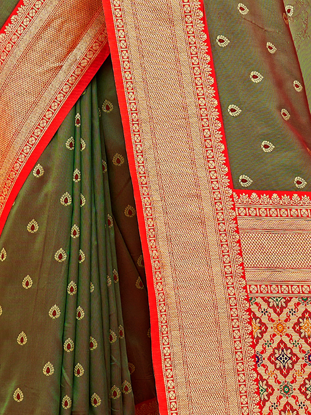 Women's Rama Green PATOLA SILK Woven Zari Work Traditional Tassle Saree - Sangam Prints