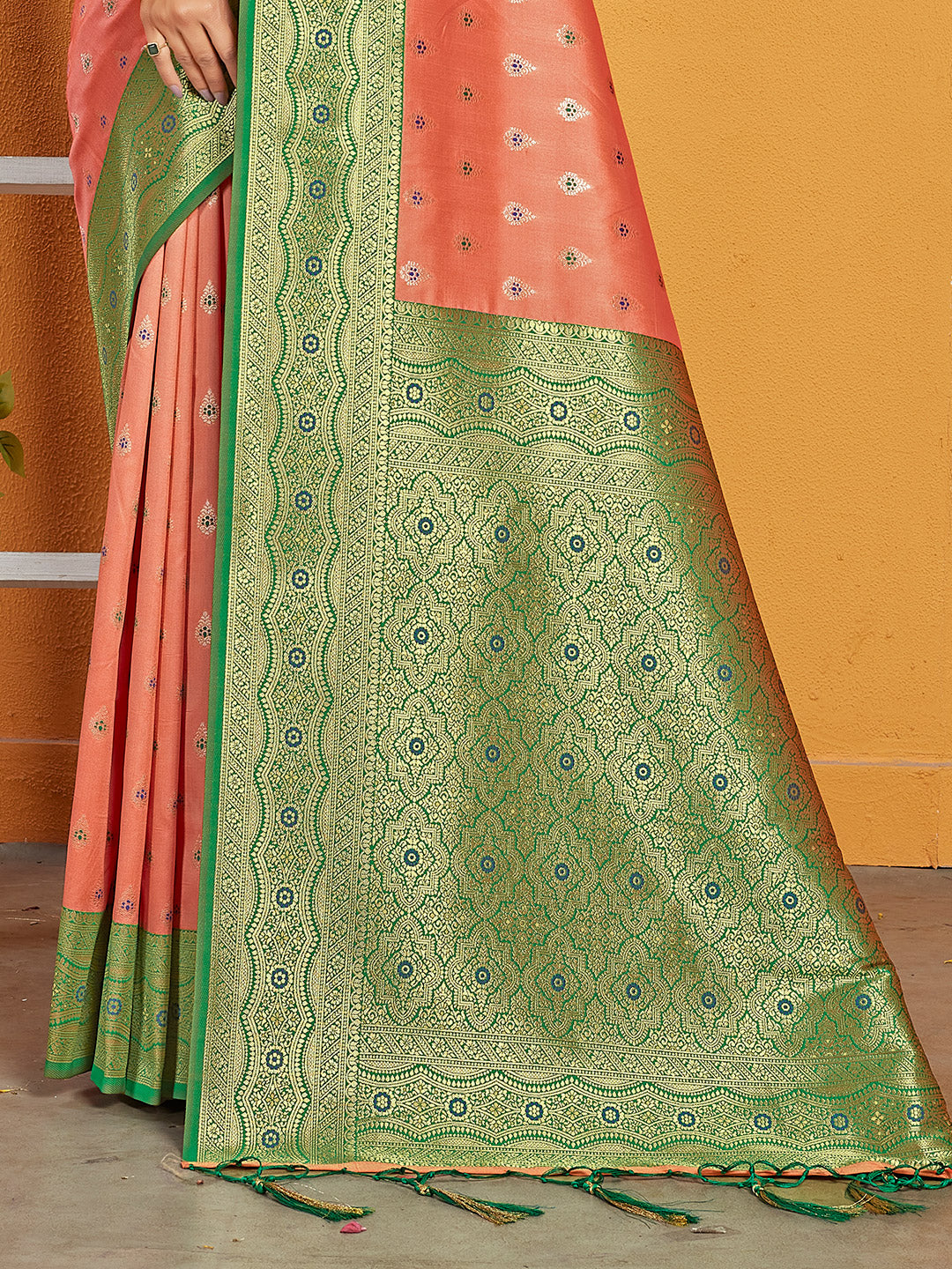 Women's Light Green Banarasi Silk Woven Work Traditional Tassle Saree - Sangam Prints