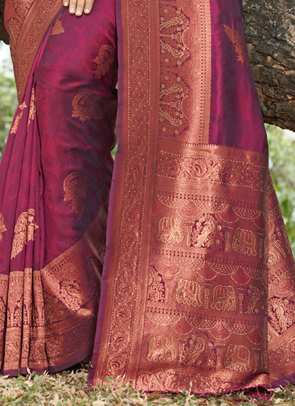 Women's Magenta Silk Woven Zari Work Traditional Tassle Saree - Sangam Prints