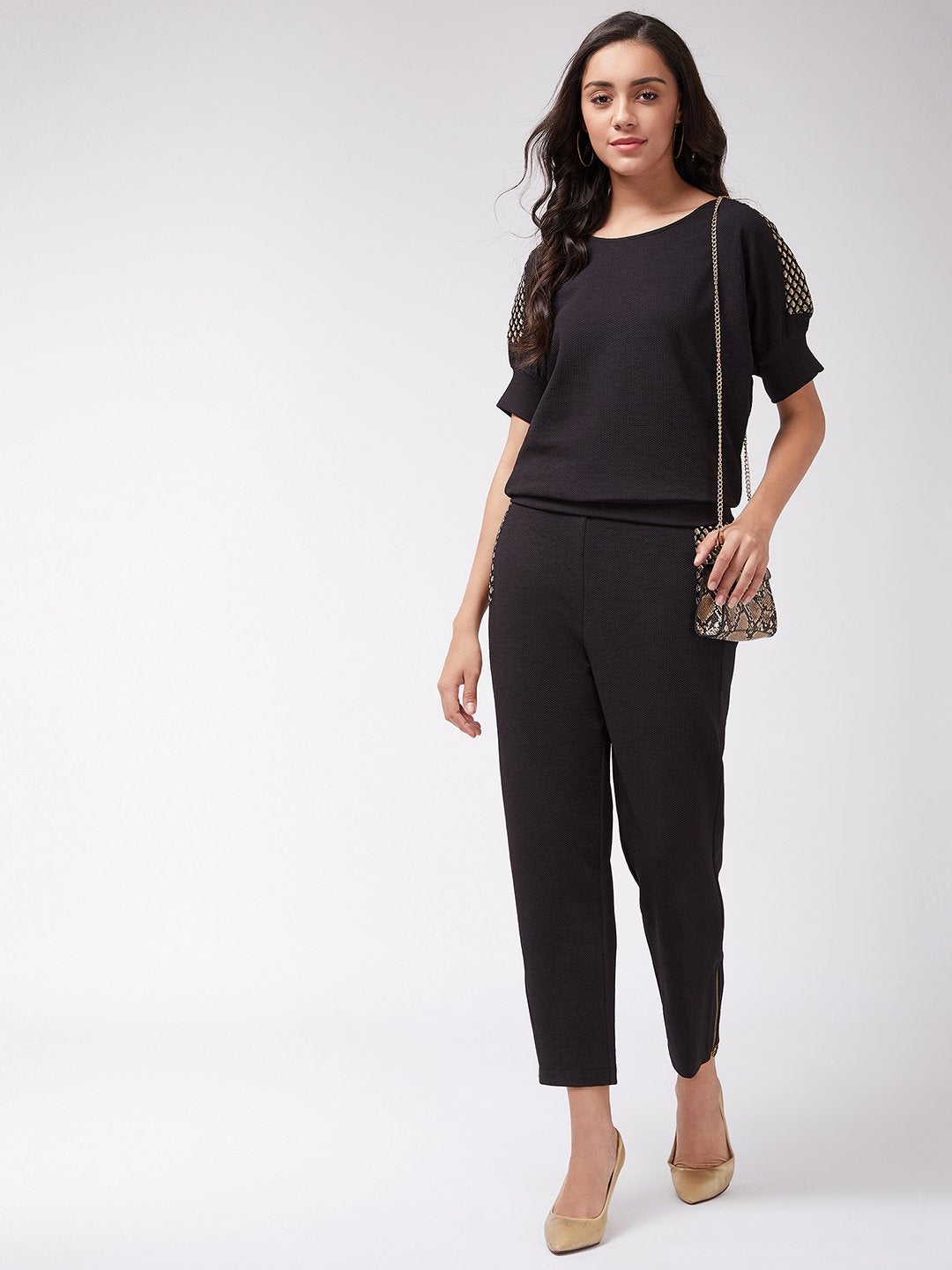 Women's Solid Loose Top And Jogger Pants With Embellished Patch - Pannkh
