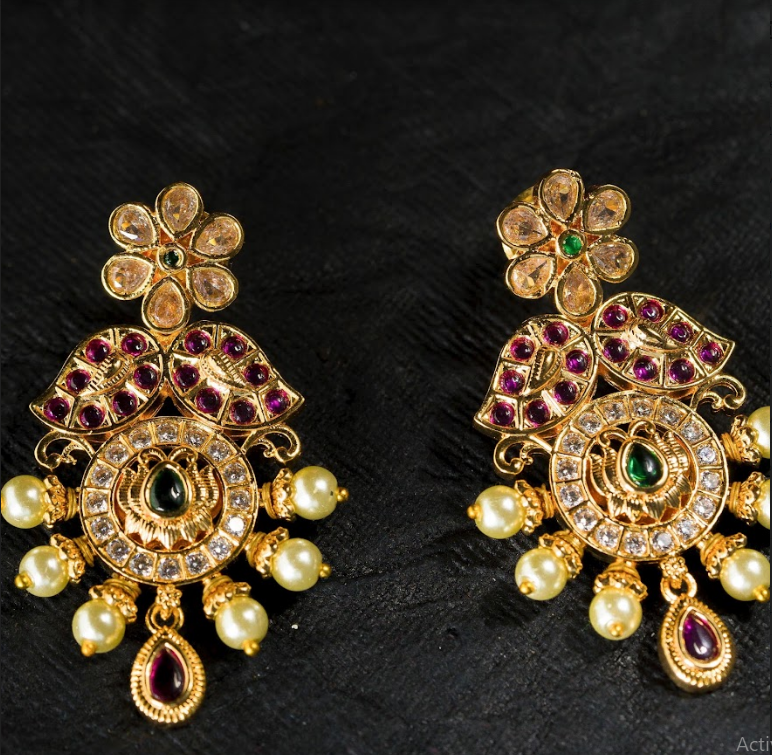 Women's Amazing Necklace Set Gold Plated  - Alankara