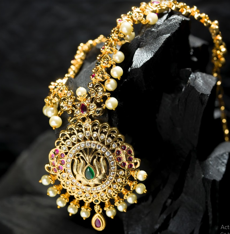 Women's Amazing Necklace Set Gold Plated  - Alankara