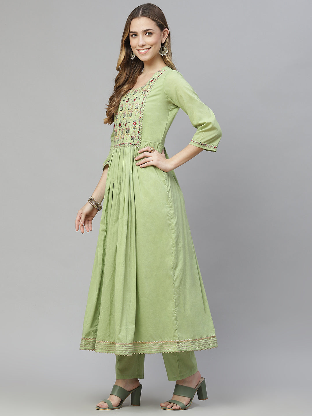 Women's Green Cotton Kurta Pant Set - Wahenoor