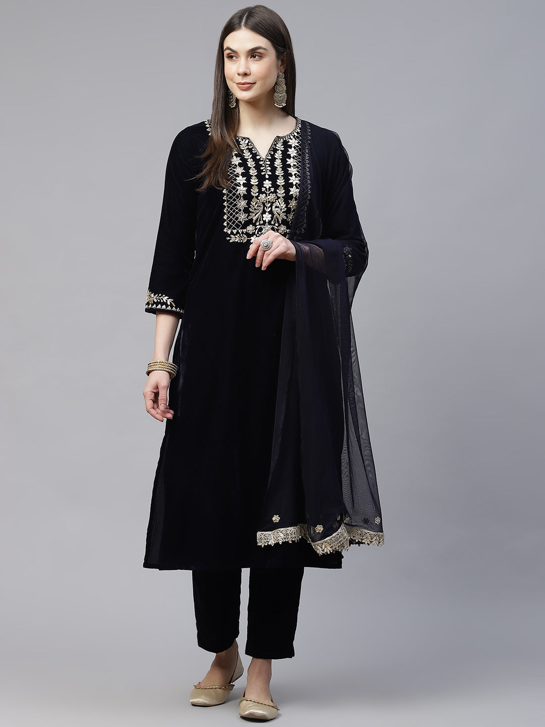 Women's Royal Blue Velvet Hand Work Kurta Pant With Net Dupatta Se