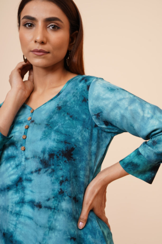 Women's Indian Tie N Dye Kurti With Wooden Button Placket And Cuff