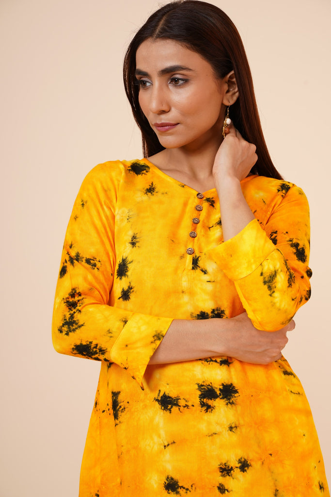 Women's Indian Tie N Dye Kurti With Wooden Button Placket And Cuff