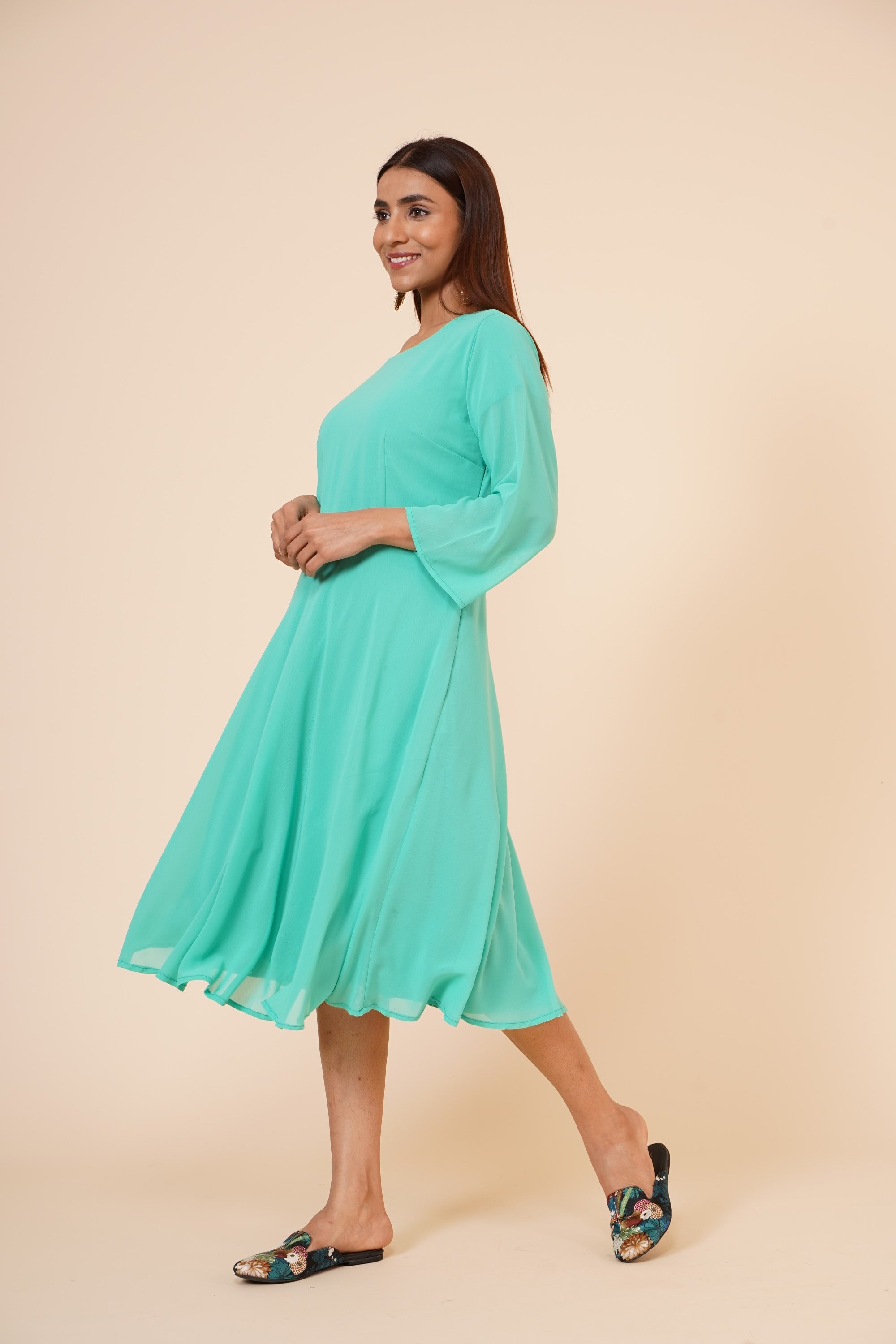Women's Round Neck Georgette Party/ Casual Dress In Green