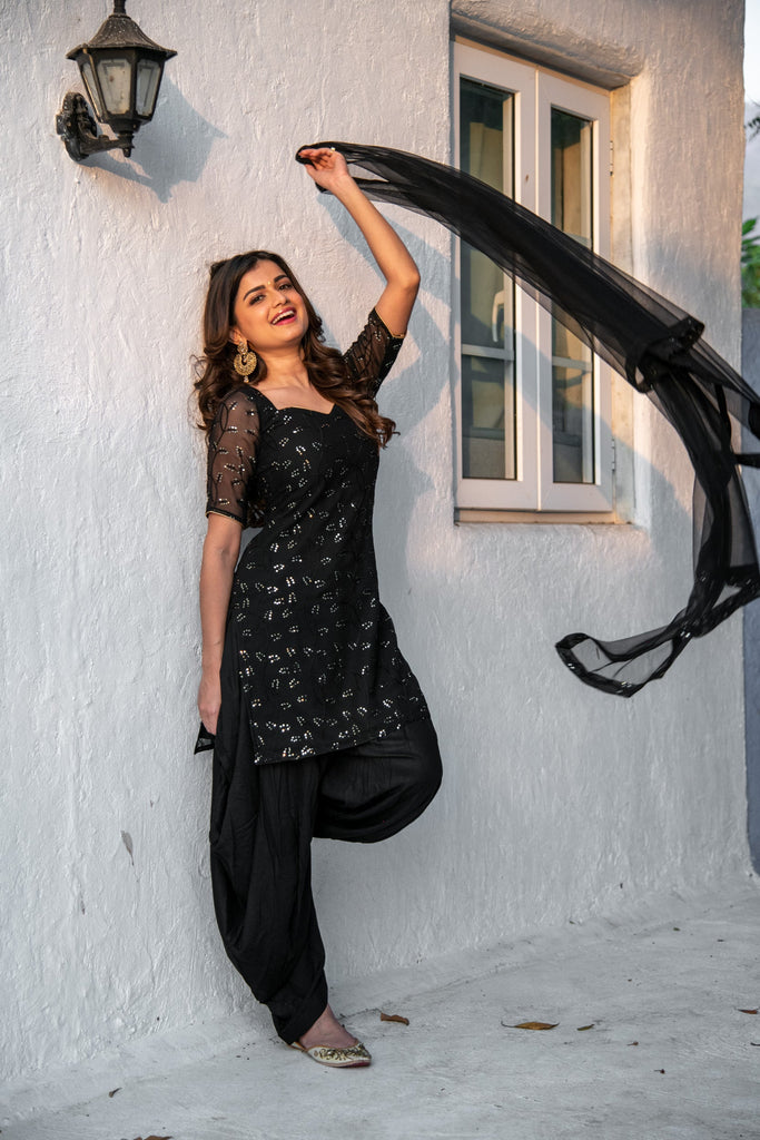 Women's Black and gold Patialla