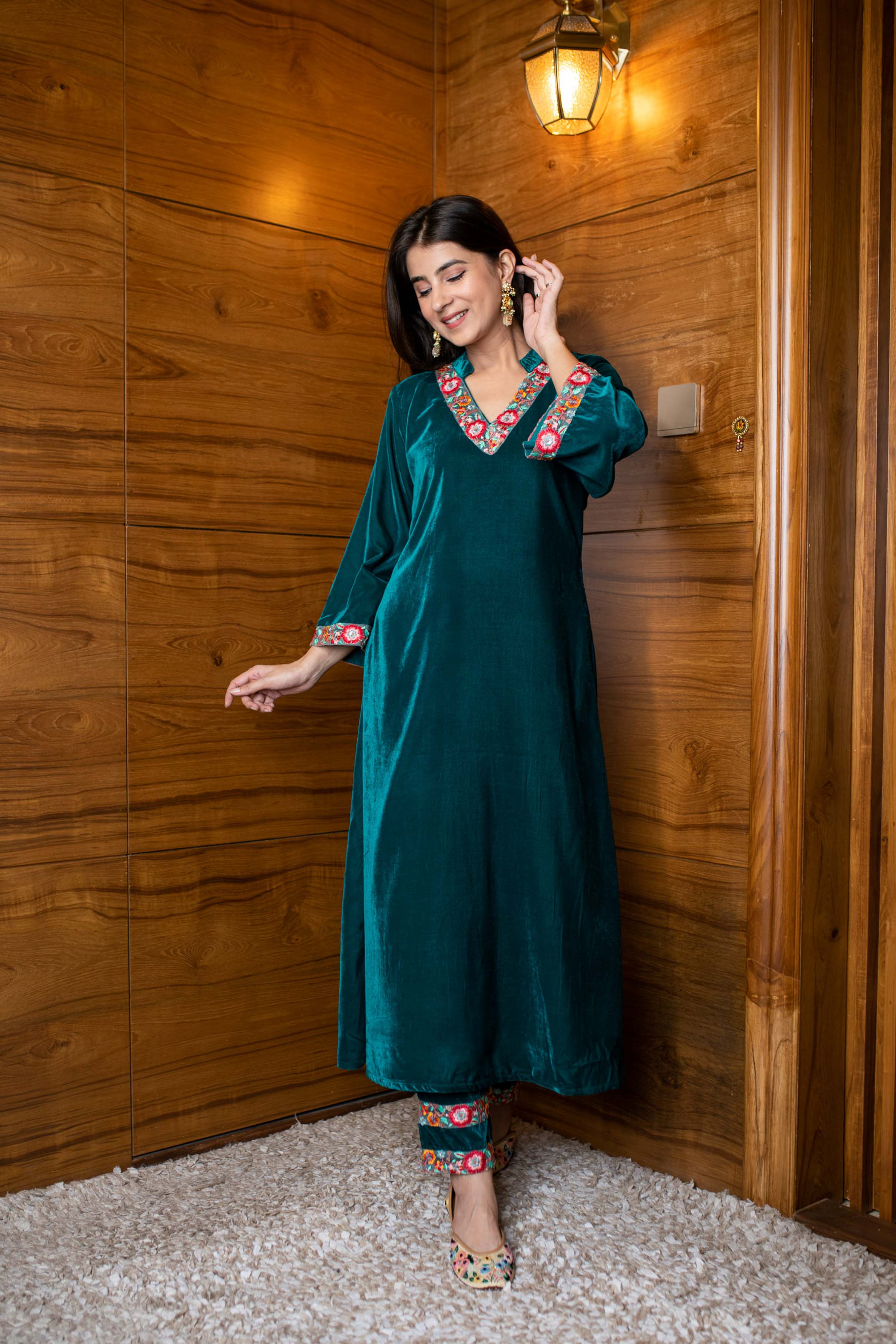 Women's Turquoise Velvet Kurta Set - Label Shaurya Sanadhya