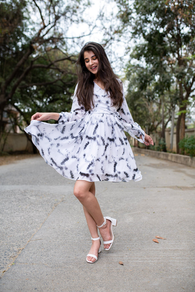 Women's Overlap Black And White (1 Pc Set)