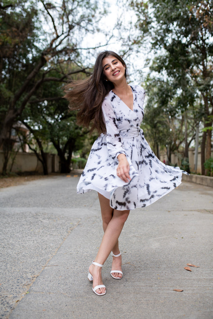 Women's Overlap Black And White (1 Pc Set)