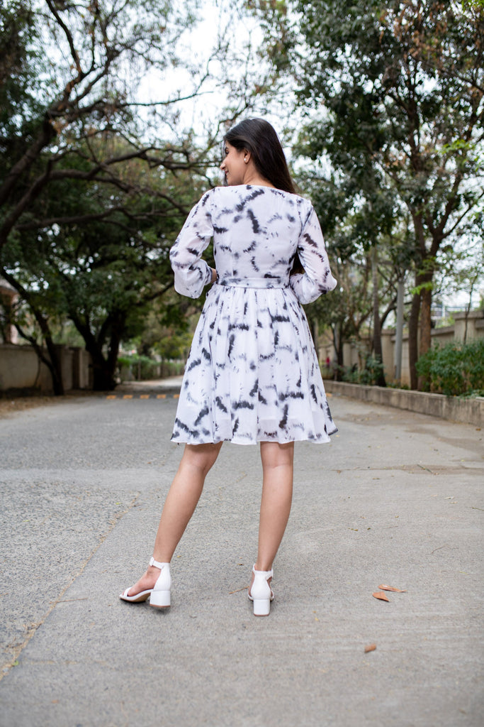 Women's Overlap Black And White (1 Pc Set)