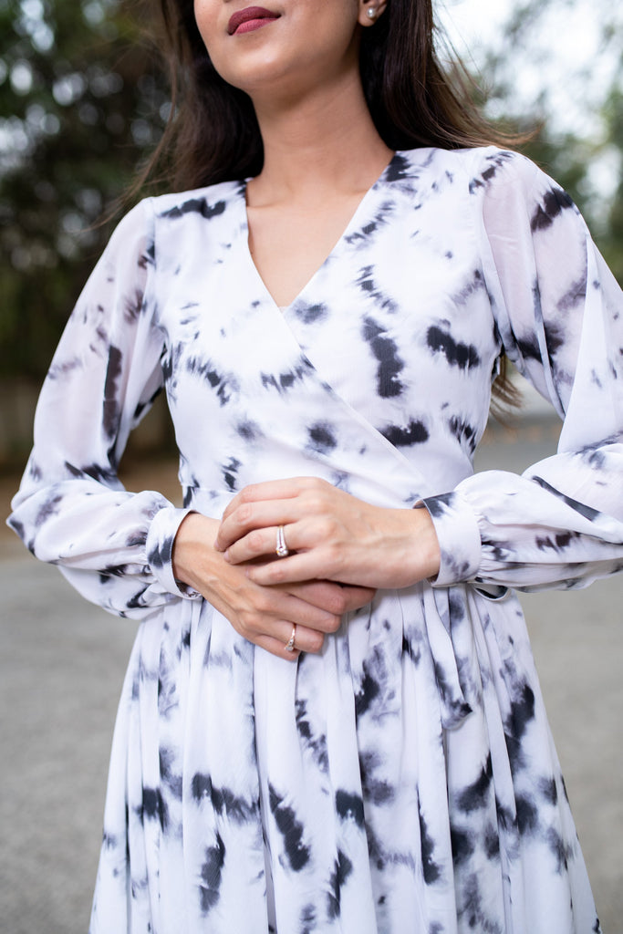 Women's Overlap Black And White (1 Pc Set)