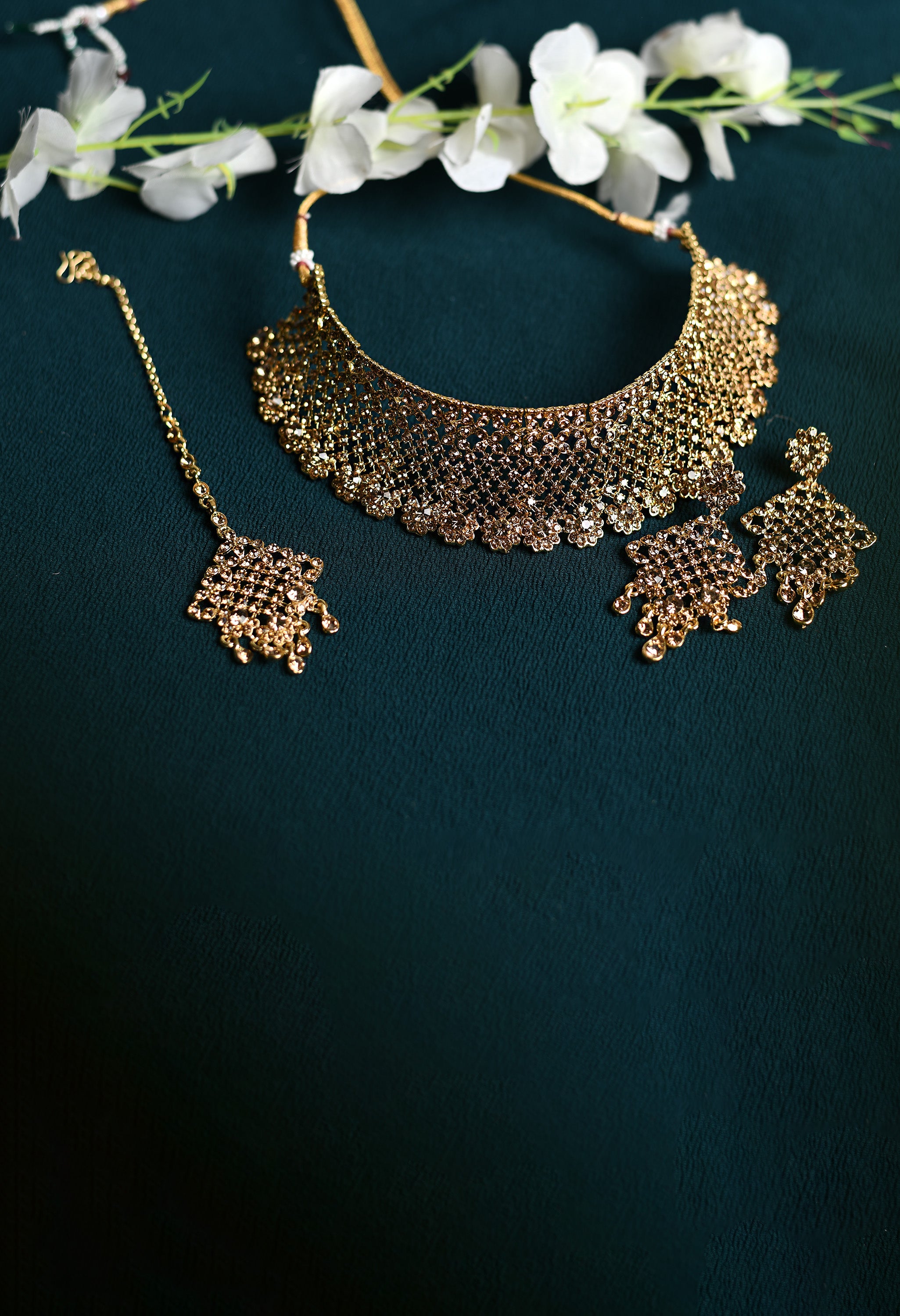 Women's Golden Colour  Necklaceearrings And Tika With Diamond Studded - Tehzeeb