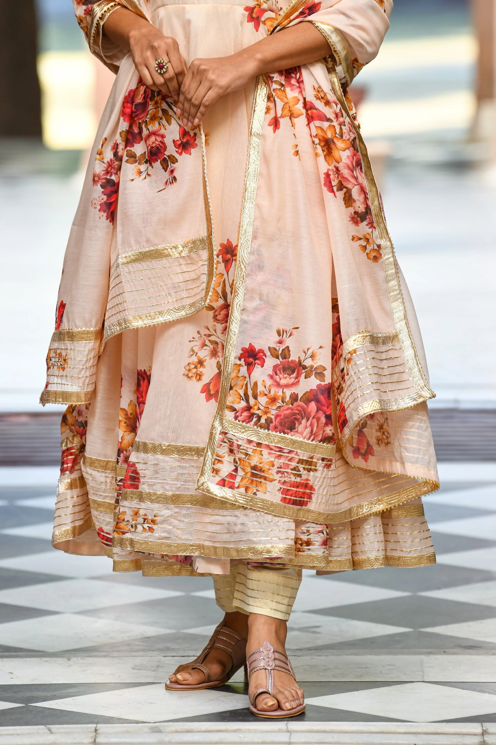 Women's Cream Floral Anarkali Kurta Set With Dupatta - Saras Th