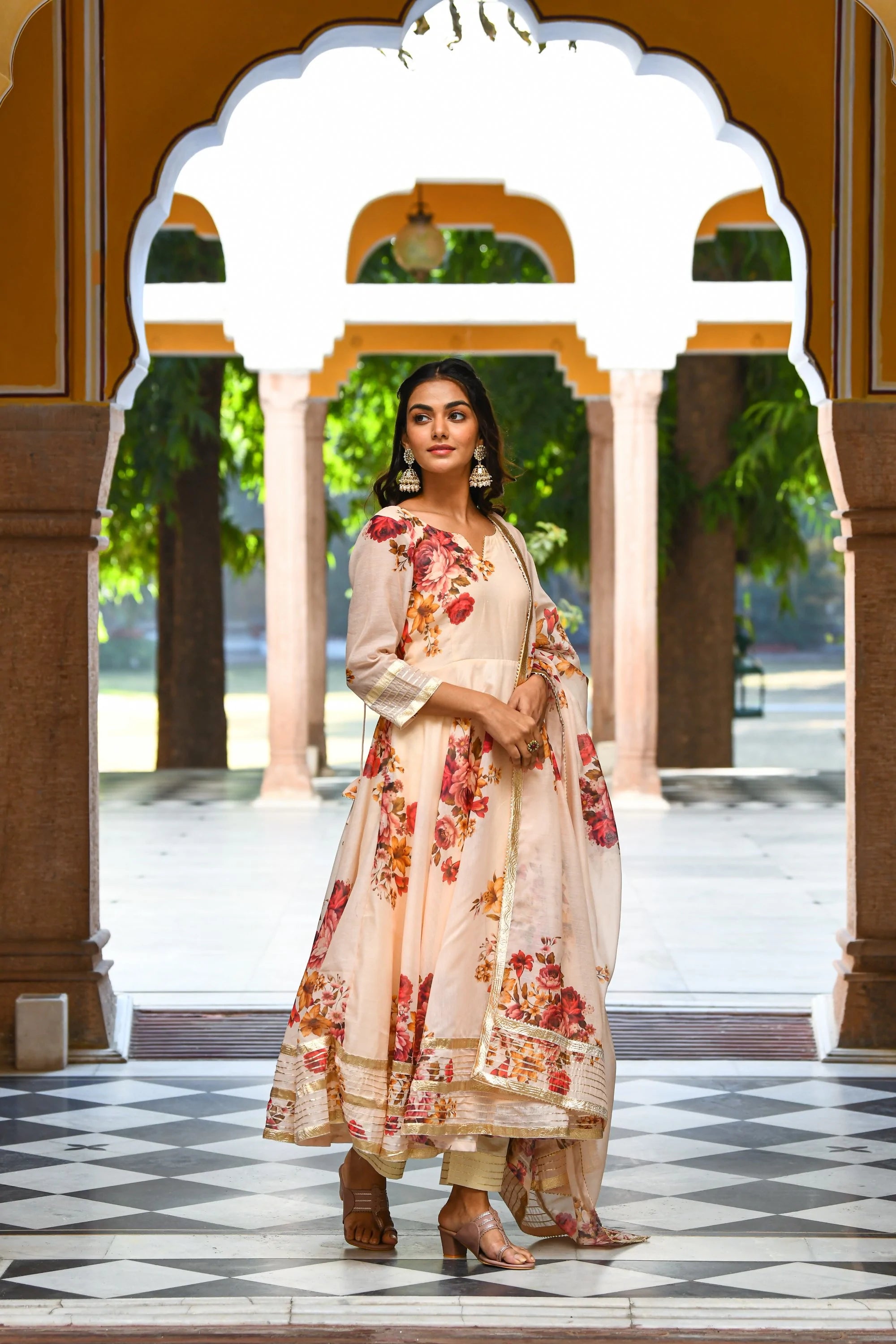 Women's Cream Floral Anarkali Kurta Set With Dupatta - Saras Th