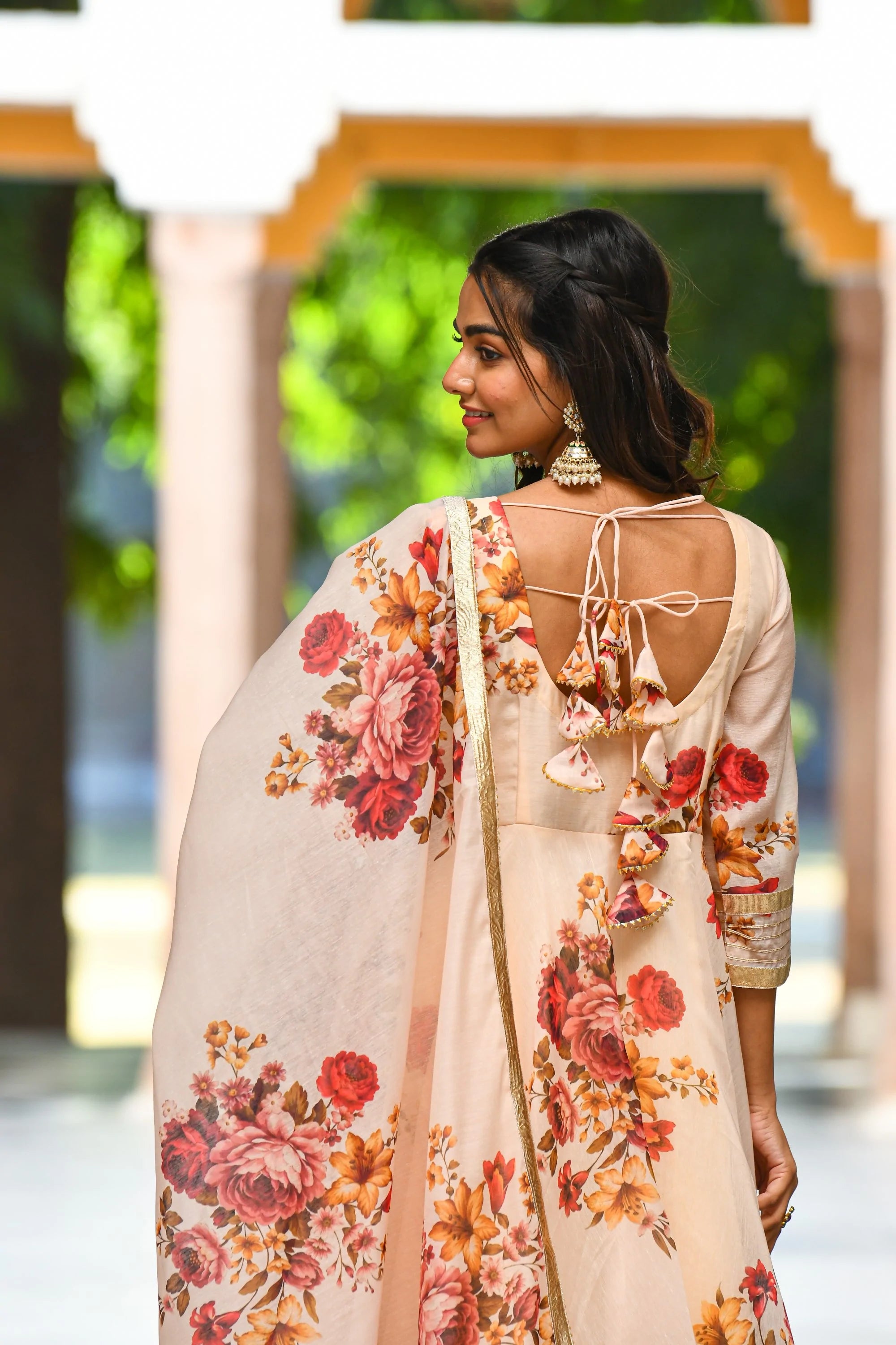 Women's Cream Floral Anarkali Kurta Set With Dupatta - Saras Th
