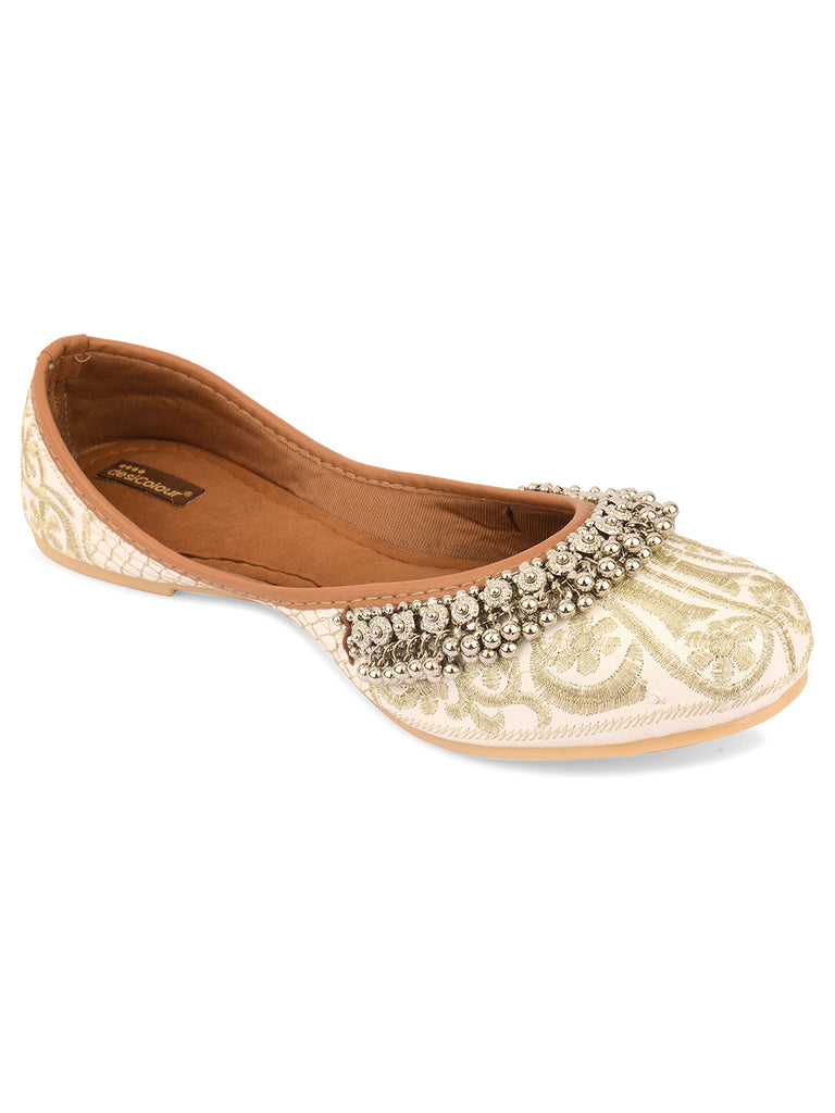 Women's Offwhite Embellished  Indian Ethnic Comfort Footwear