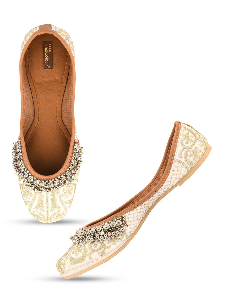 Women's Offwhite Embellished  Indian Ethnic Comfort Footwear