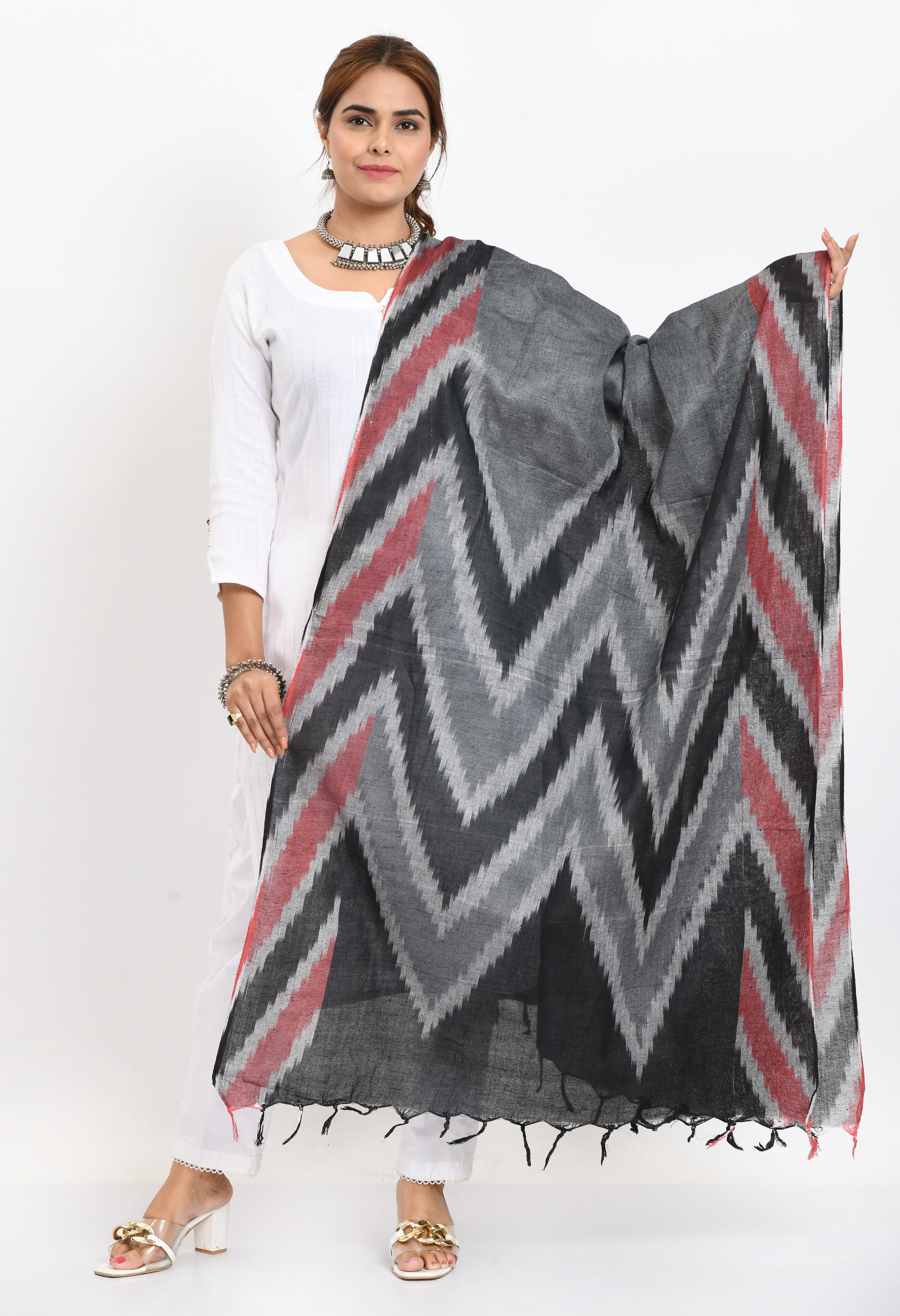 Women's Handloom Cotton Ikkat Maroon/Black Dupatta - Moeza