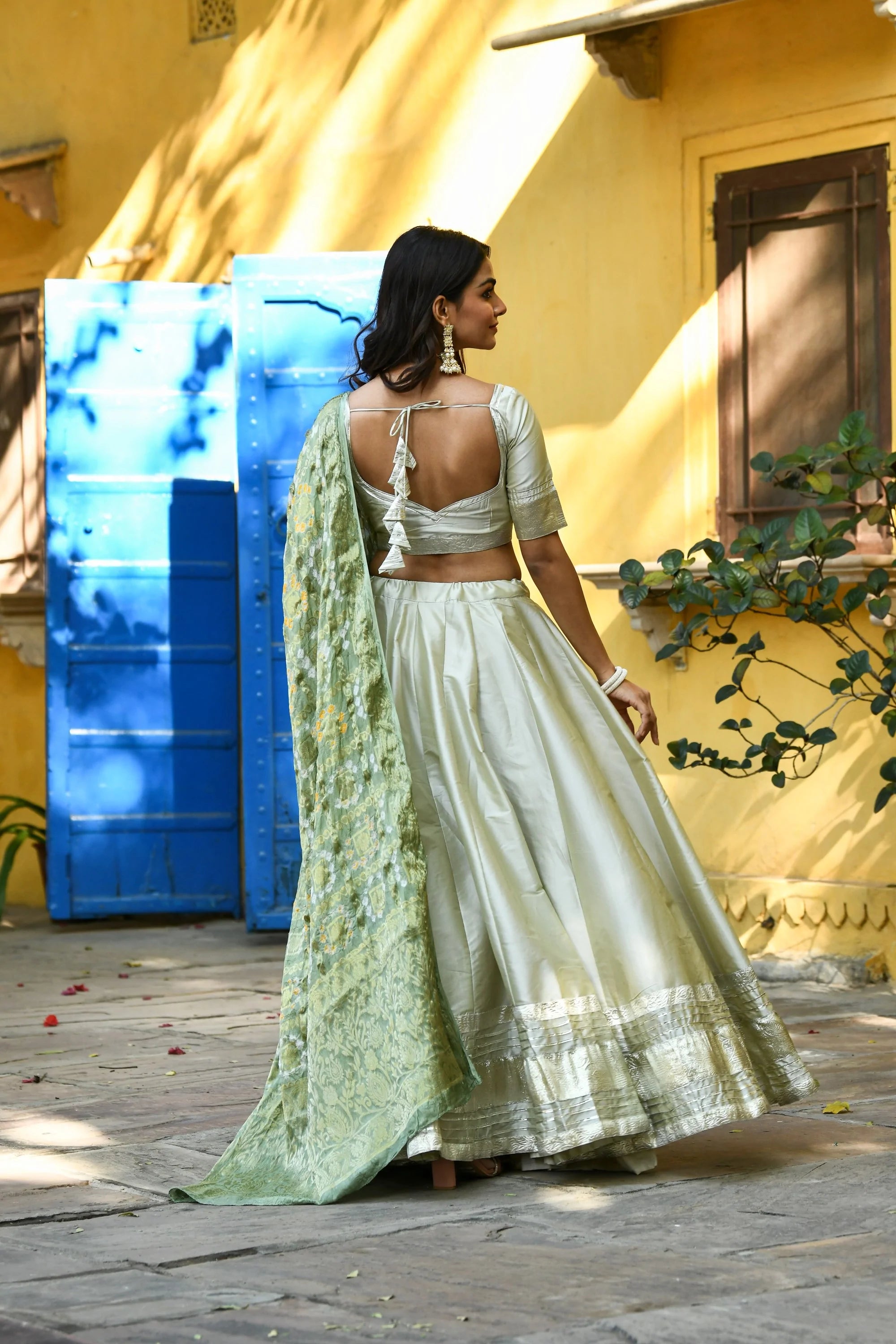 Bandhej As A Second Dupatta For Your Bridal Lehnga's | Lehenga designs,  Indian outfits lehenga, Skirt fashion