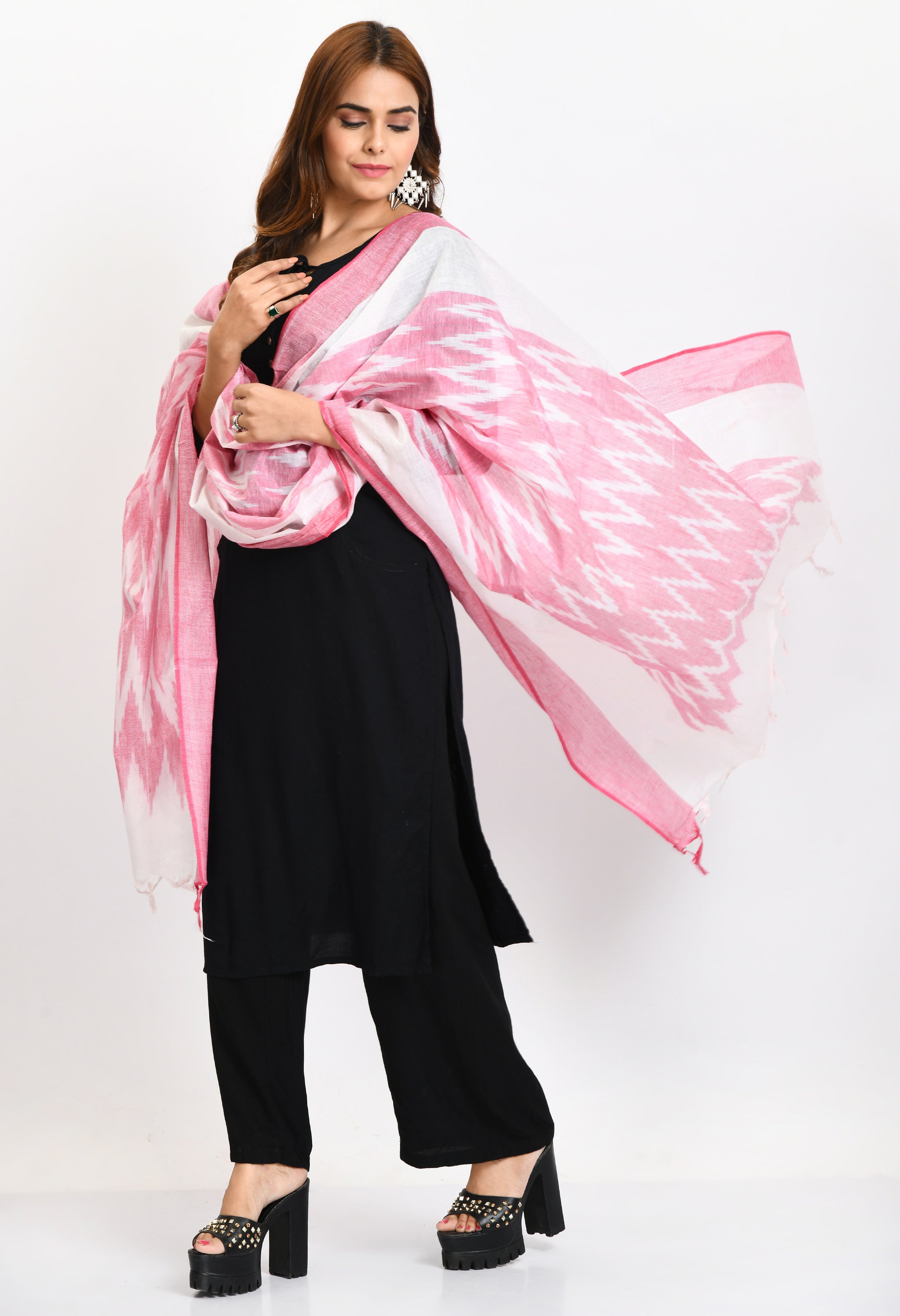 Women's Handloom Cotton Ikkat Baby Pink Dupatta - Moeza