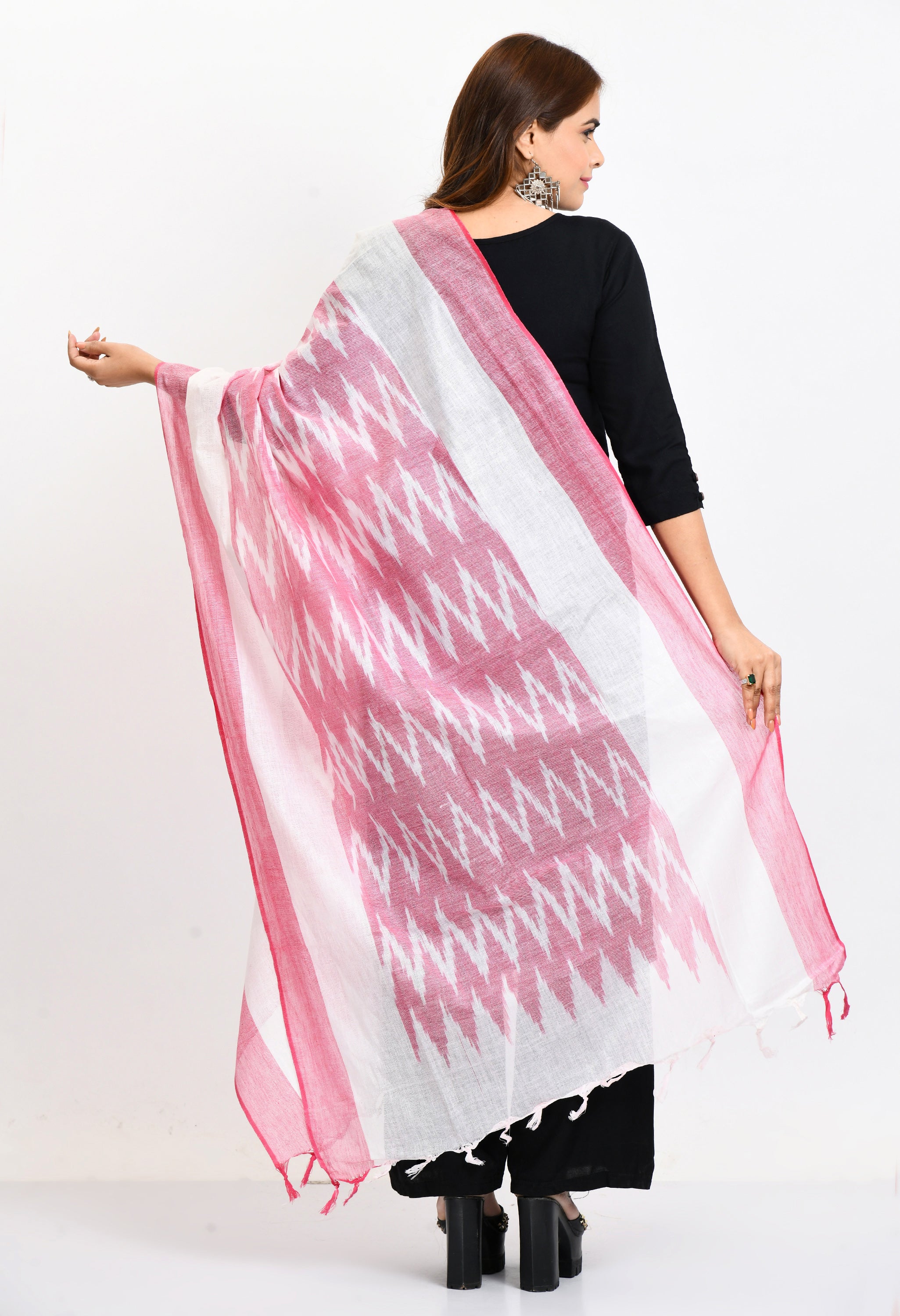 Women's Handloom Cotton Ikkat Baby Pink Dupatta - Moeza