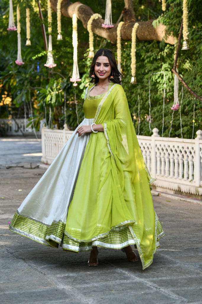 Women's White Anarkali Gown With Dupatta - (2Pcs)