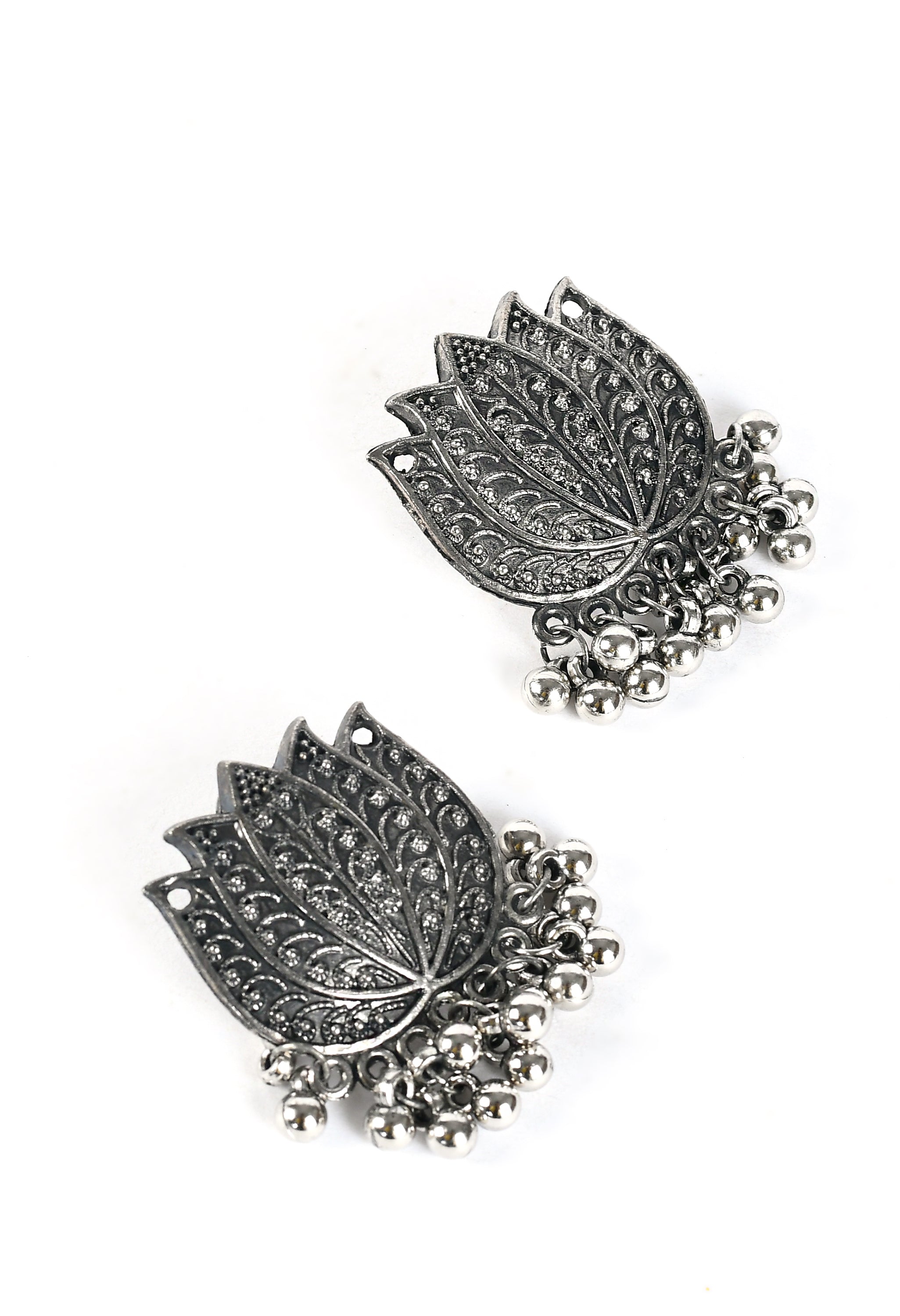 Women's Silver Colour Oxidised Nackace And Earring With Lotus Design - Tehzeeb