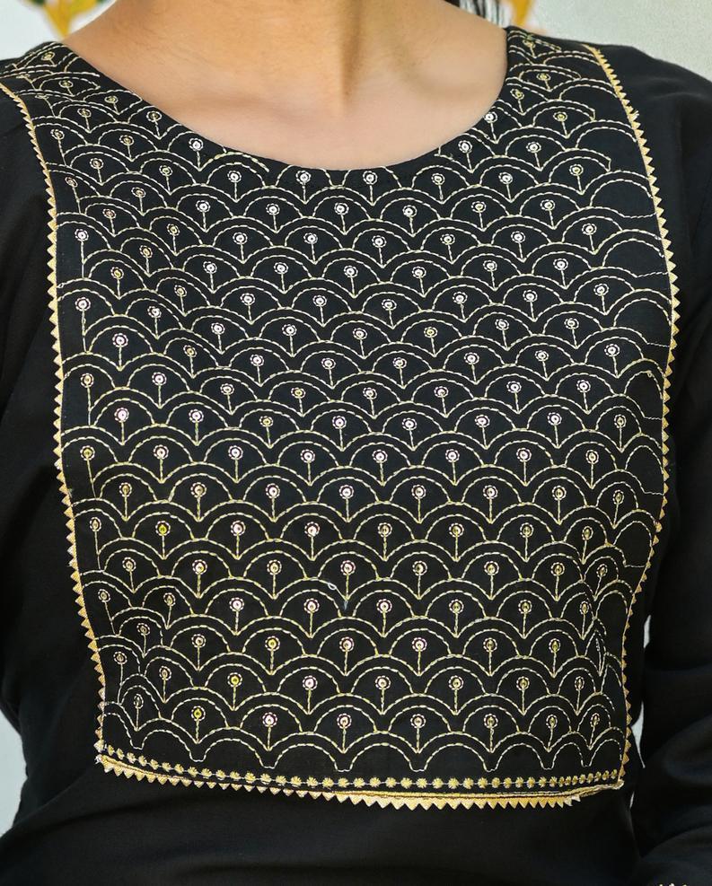 Women's Black Solid Embroidered Kurta Set - Yufta