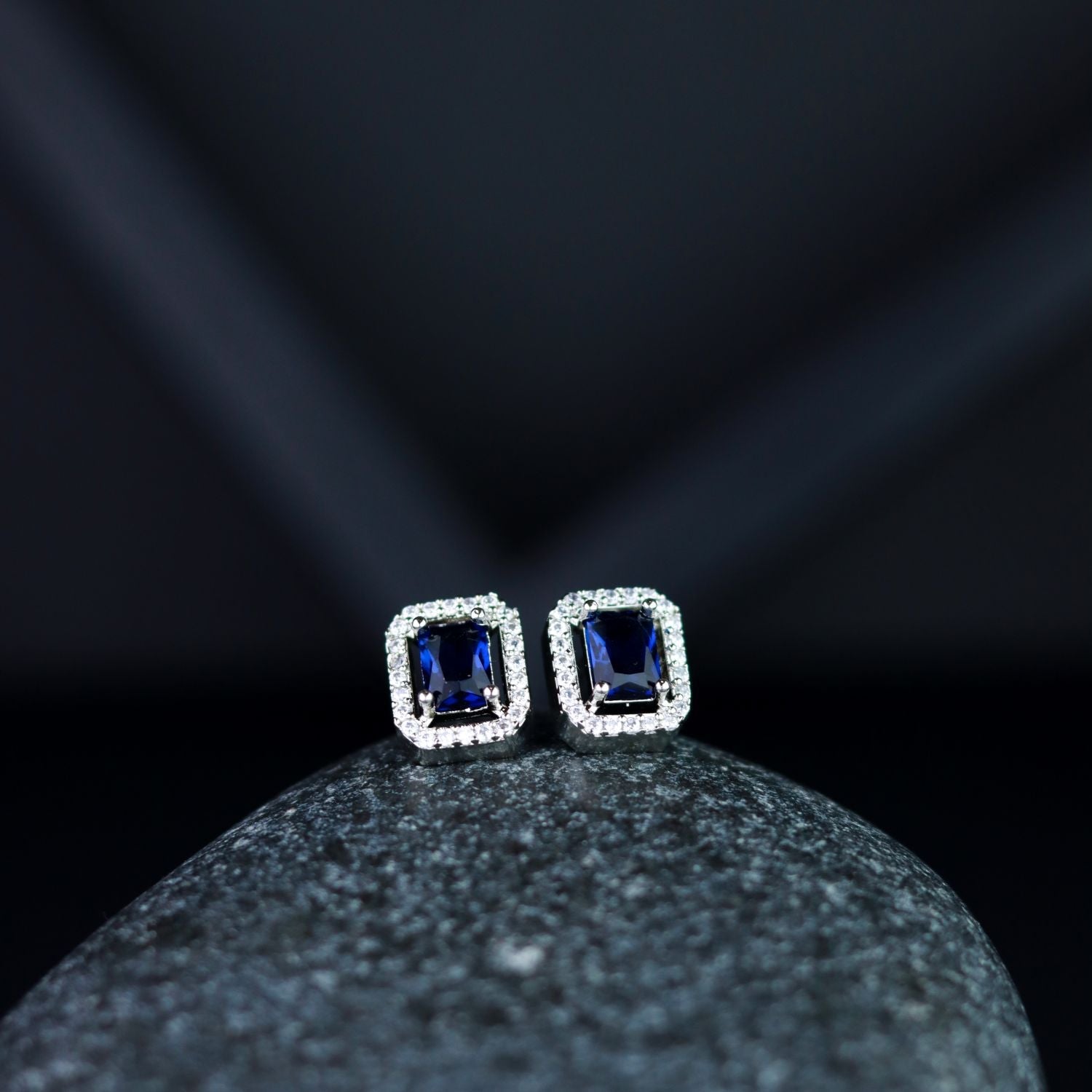 Women's Valentine'S Special 18K Silver Plated Blue Cz & American Diamond Beautiful Studs Earrings (E3066Zbl) - I Jewels