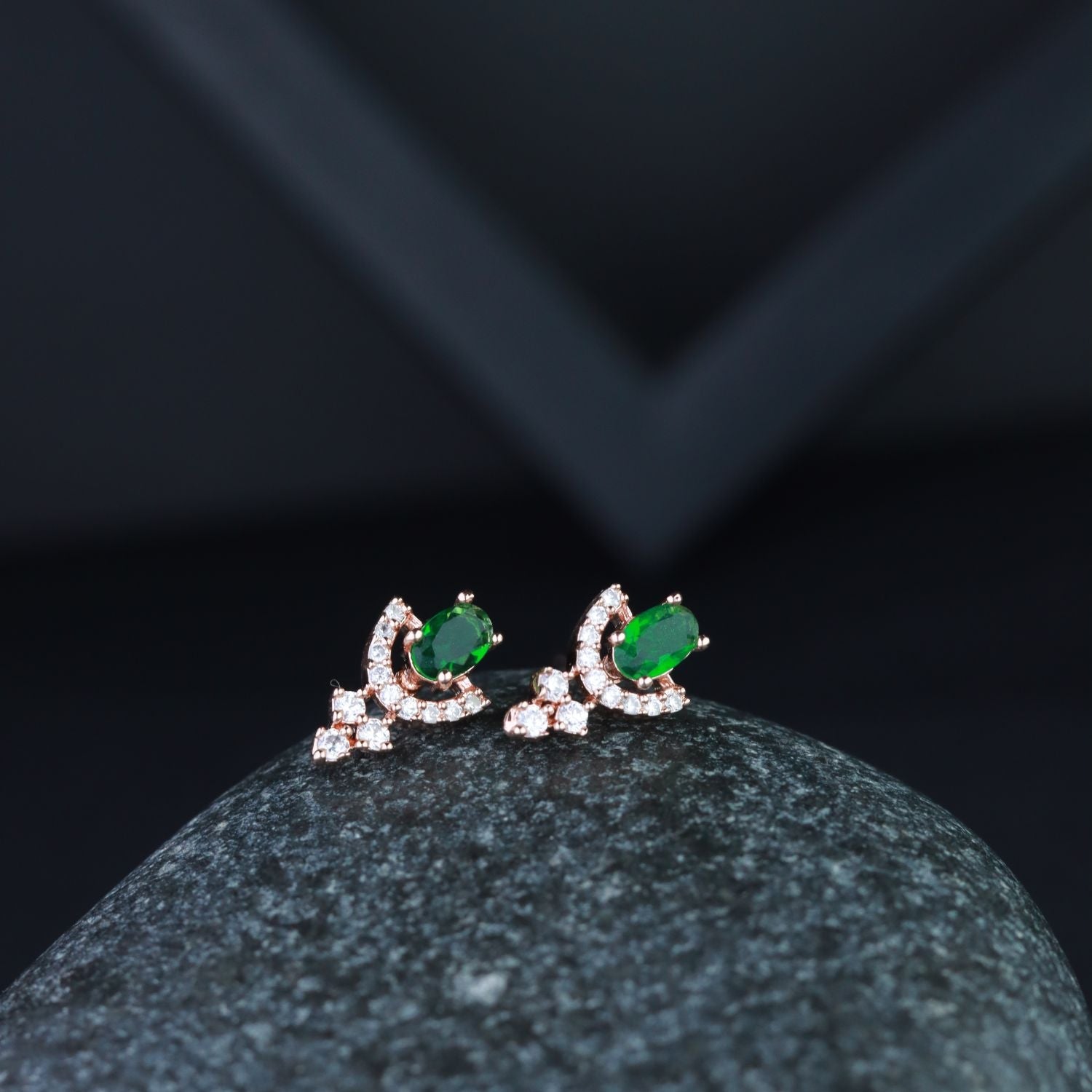 Women's Valentine'S Special 18K Rose Gold Plated Green Cz & American Diamond Beautiful Studs Earrings (E3068G) - I Jewels
