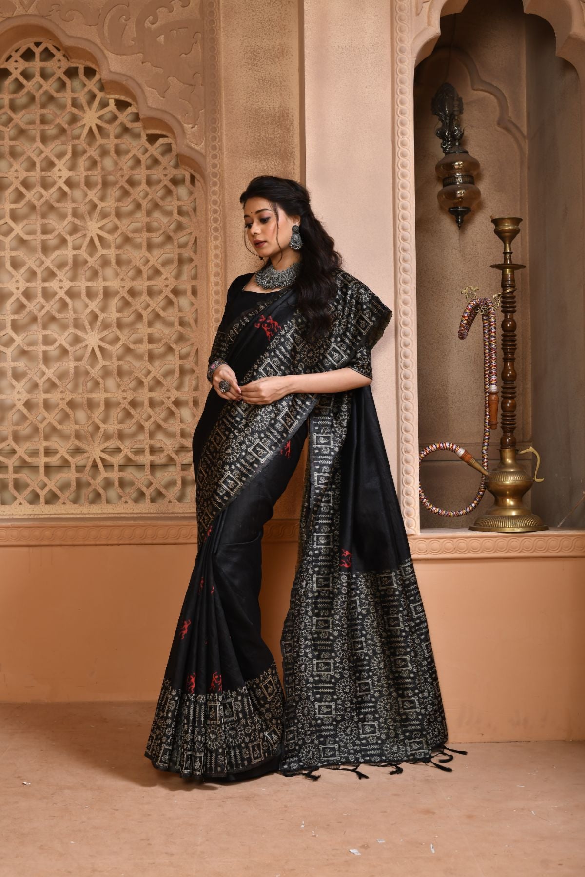 Women's Black Woven Handloom Raw Silk Saree with Tassels - Vishnu Weaves