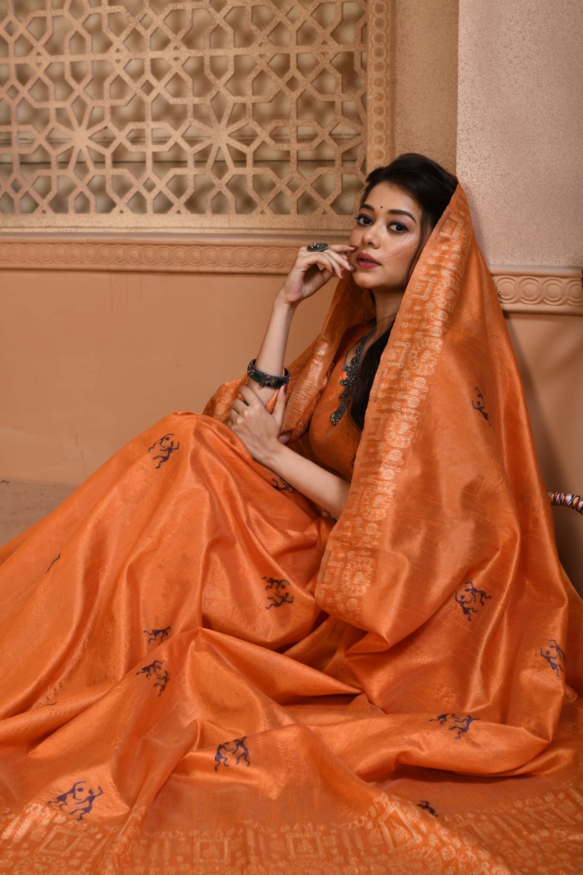 Women's Orange Woven Handloom Raw Silk Saree with Tassels - Vishnu Weaves