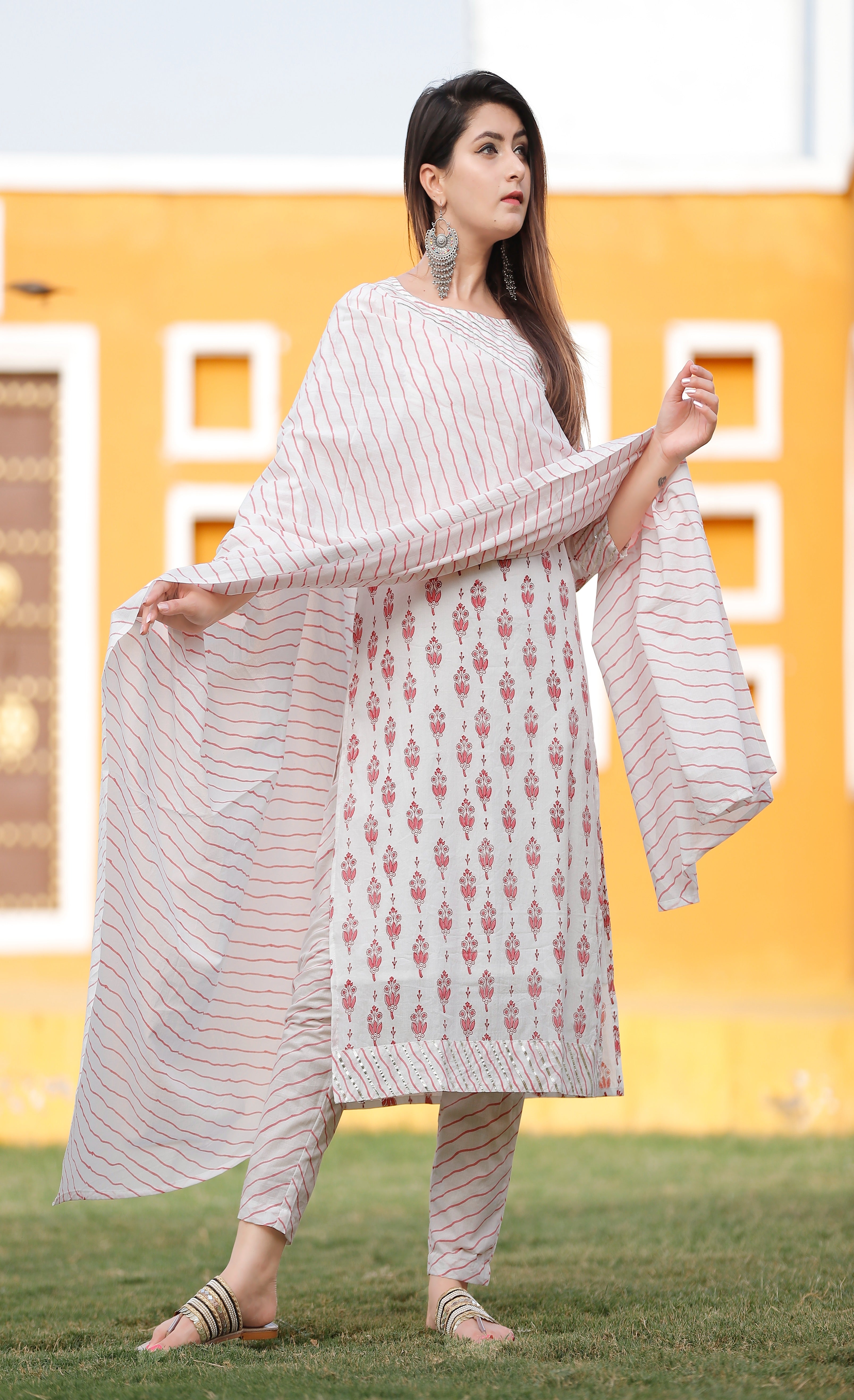 Women's White Hand Block Kurta Pant Set - Geeta Fashion