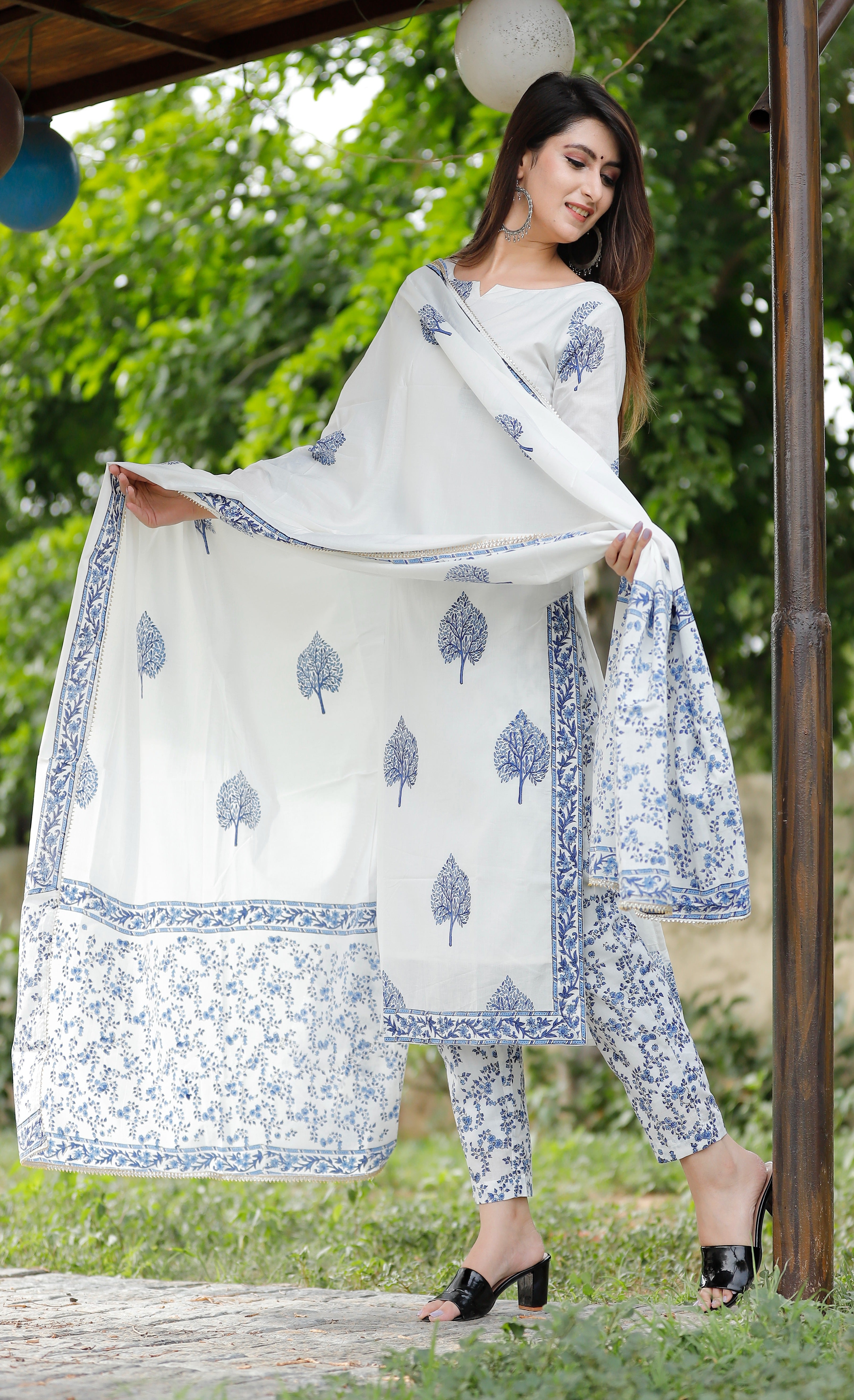 Women's Off White And Blue Hand Block Kurta Pant Set - Geeta Fashion