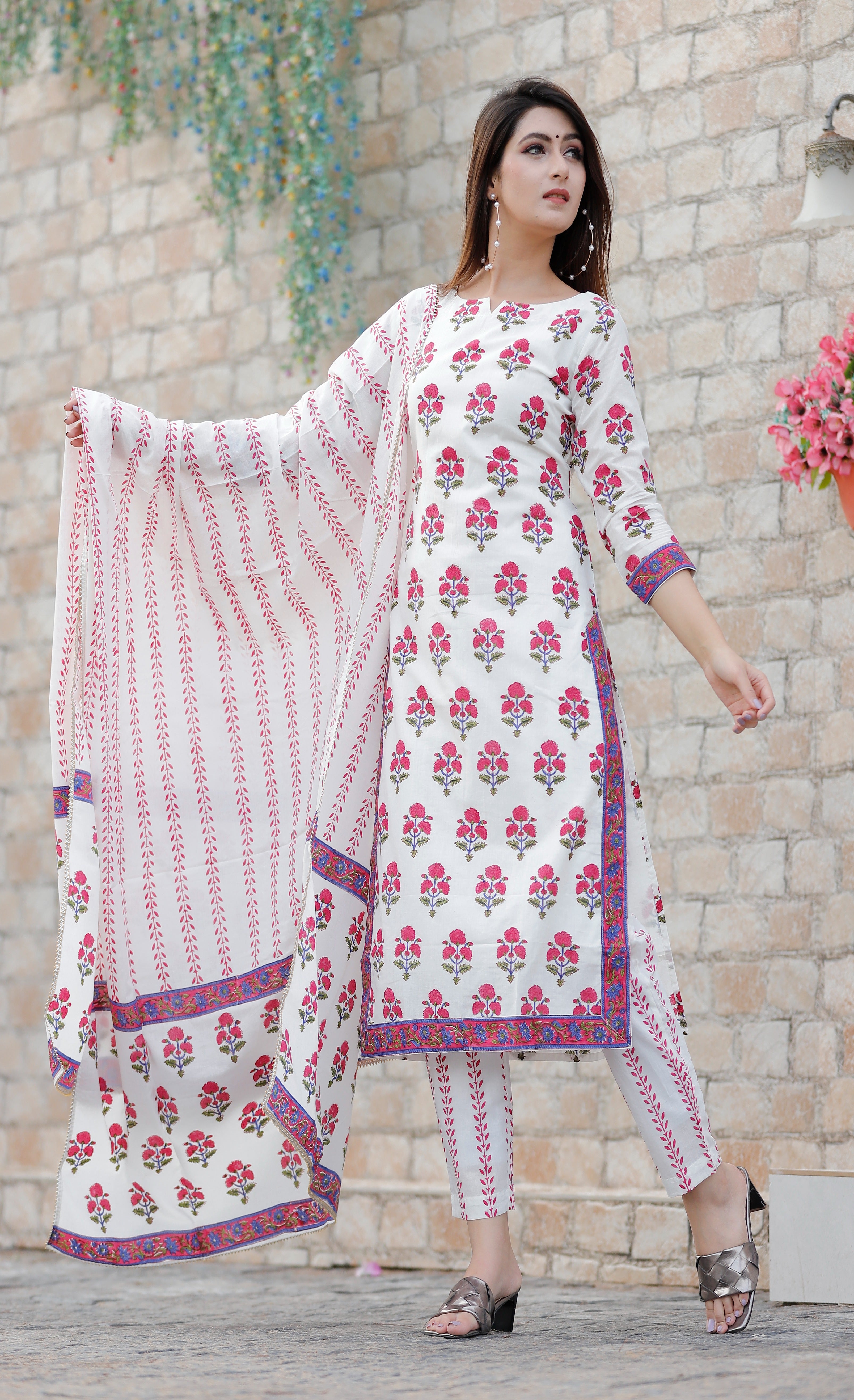 Women's Off White And Pink Hand Block Kurta Pant Set - Geeta Fashion