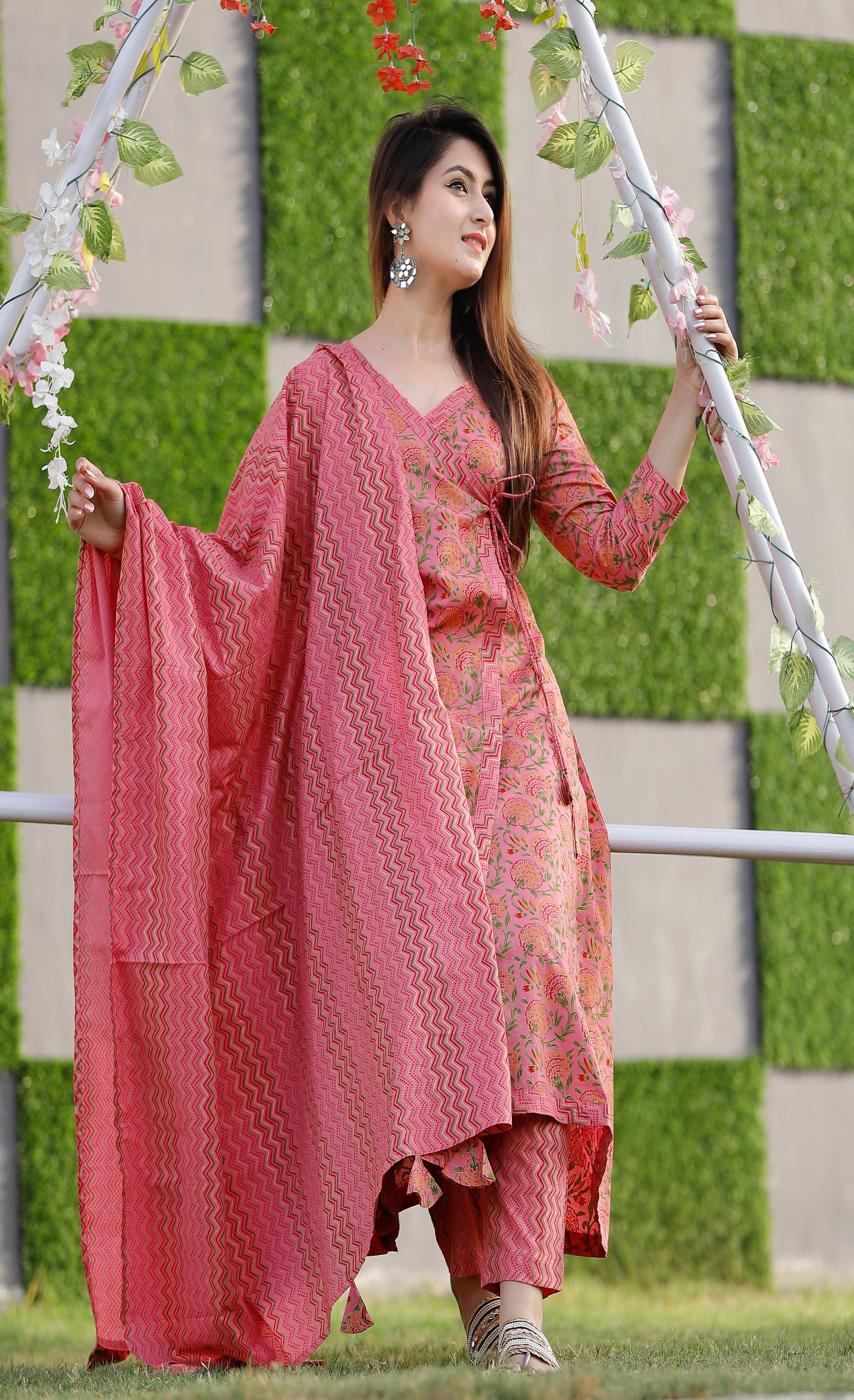 Women's Pink Floral Side Tie Kurta Pant Set - Geeta Fashion