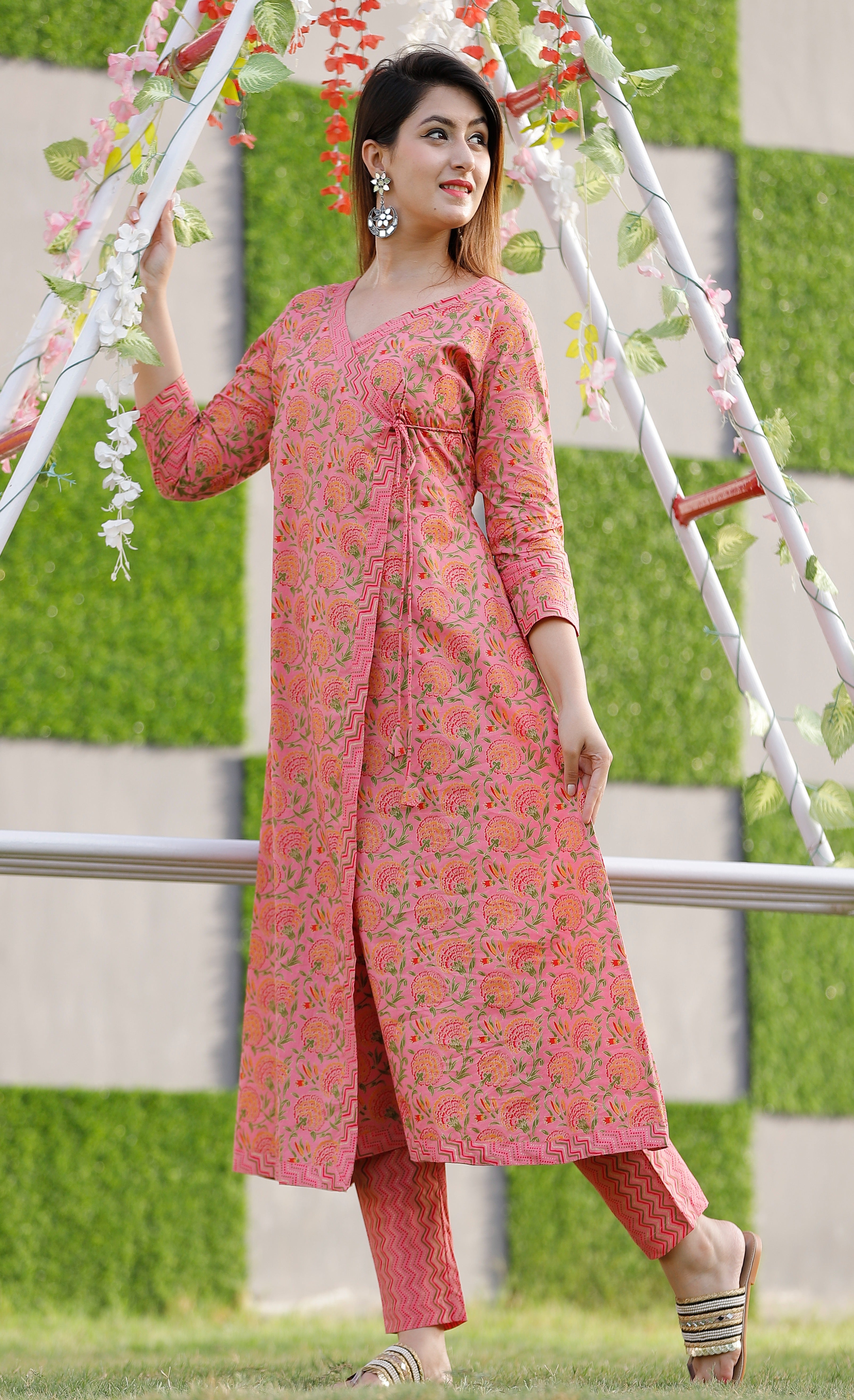 Women's Pink Floral Side Tie Kurta Pant Set - Geeta Fashion