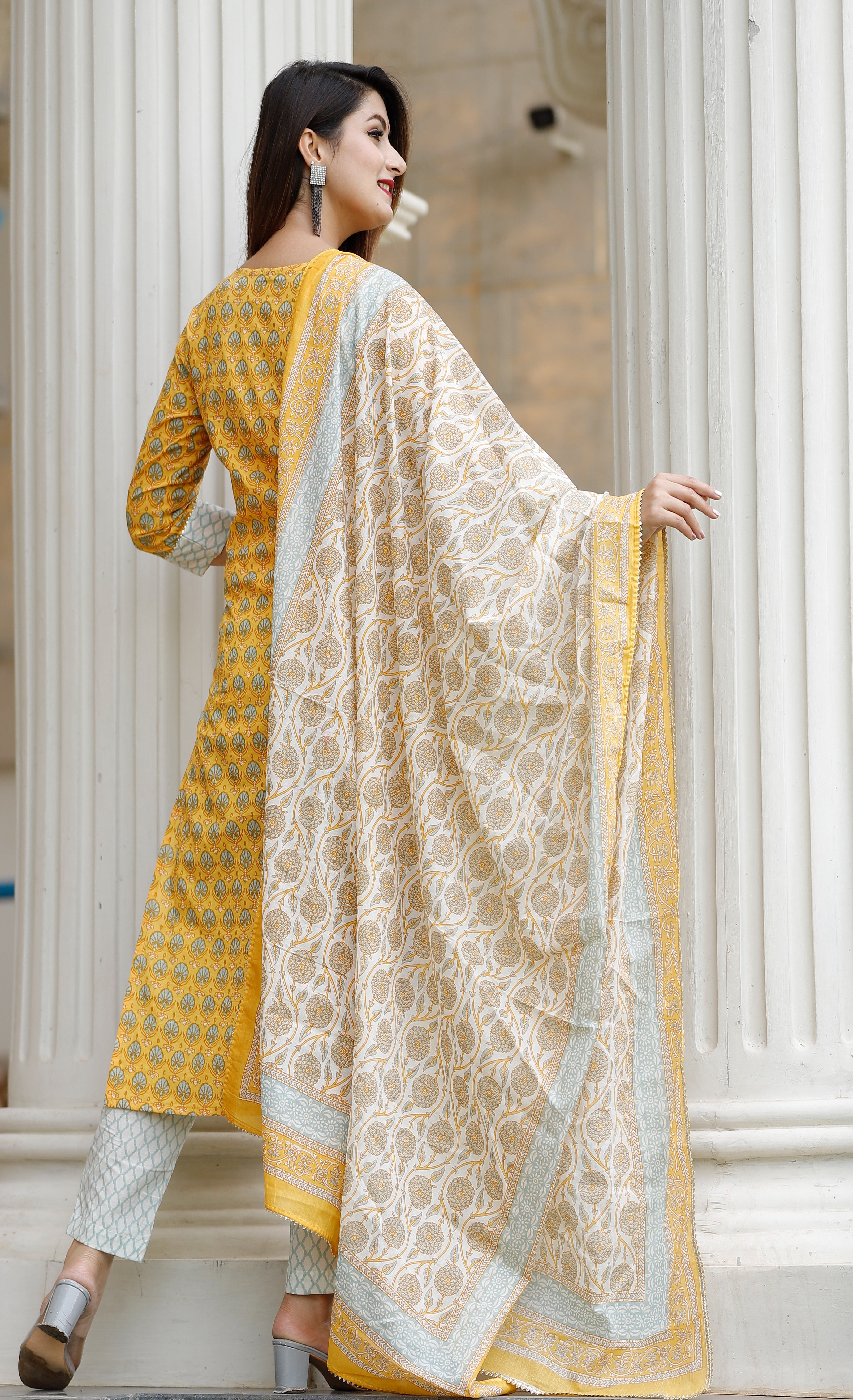Women's Yellow Floral Kurta Pant Set - Geeta Fashion