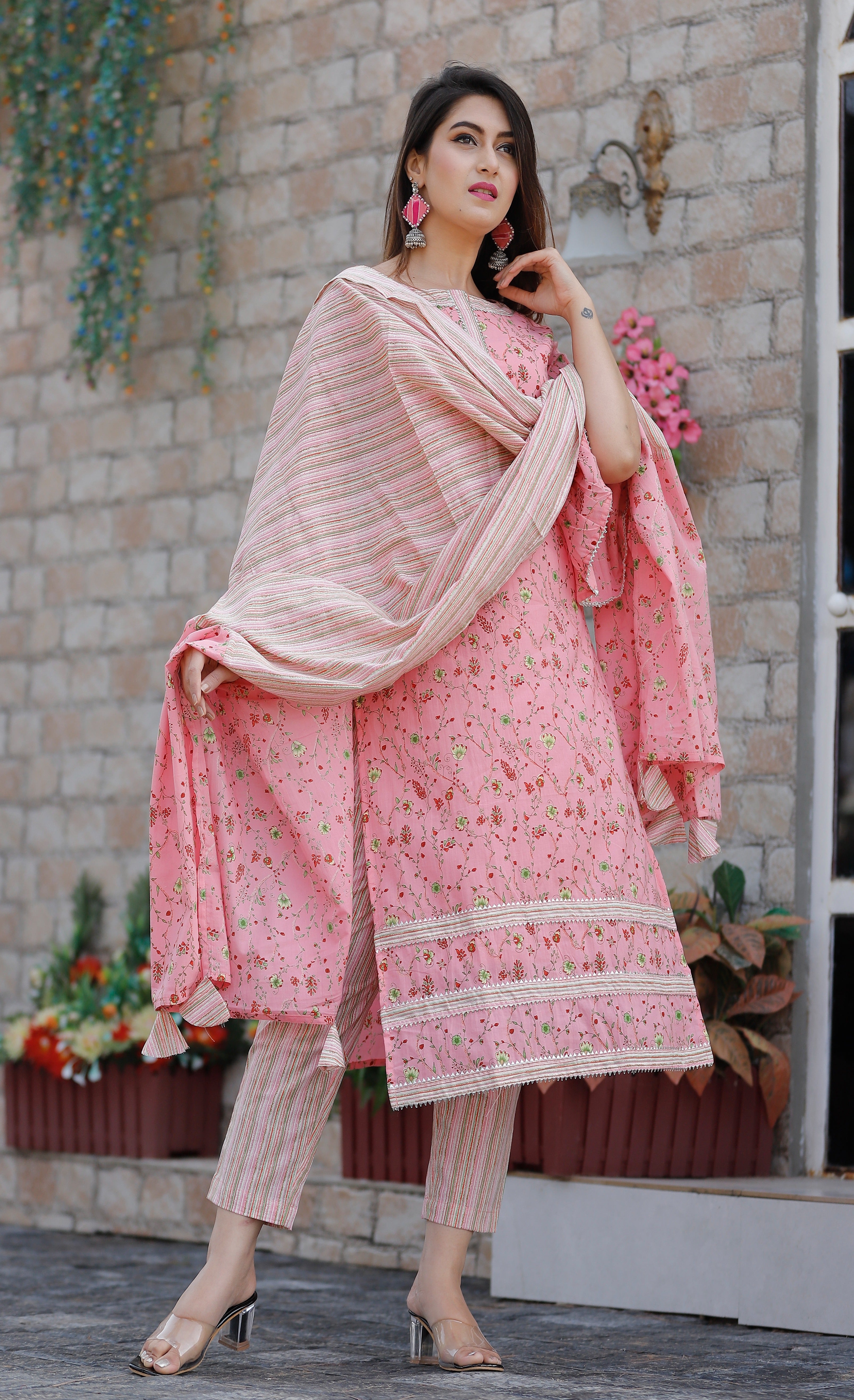 Women's Pink Floral Kurta Pant Set - Geeta Fashion