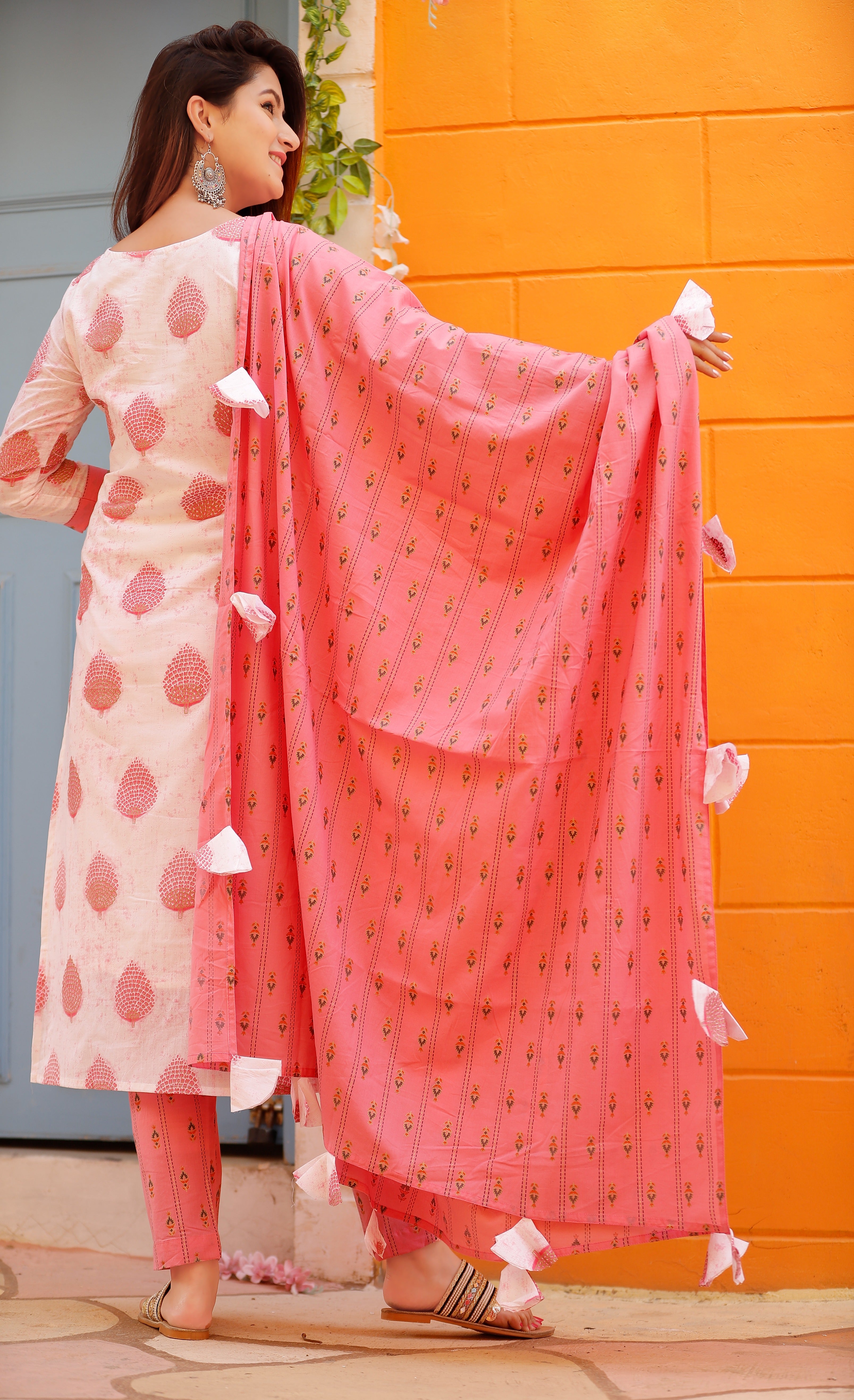Women's Pink Floral Kurta Pant Set - Geeta Fashion