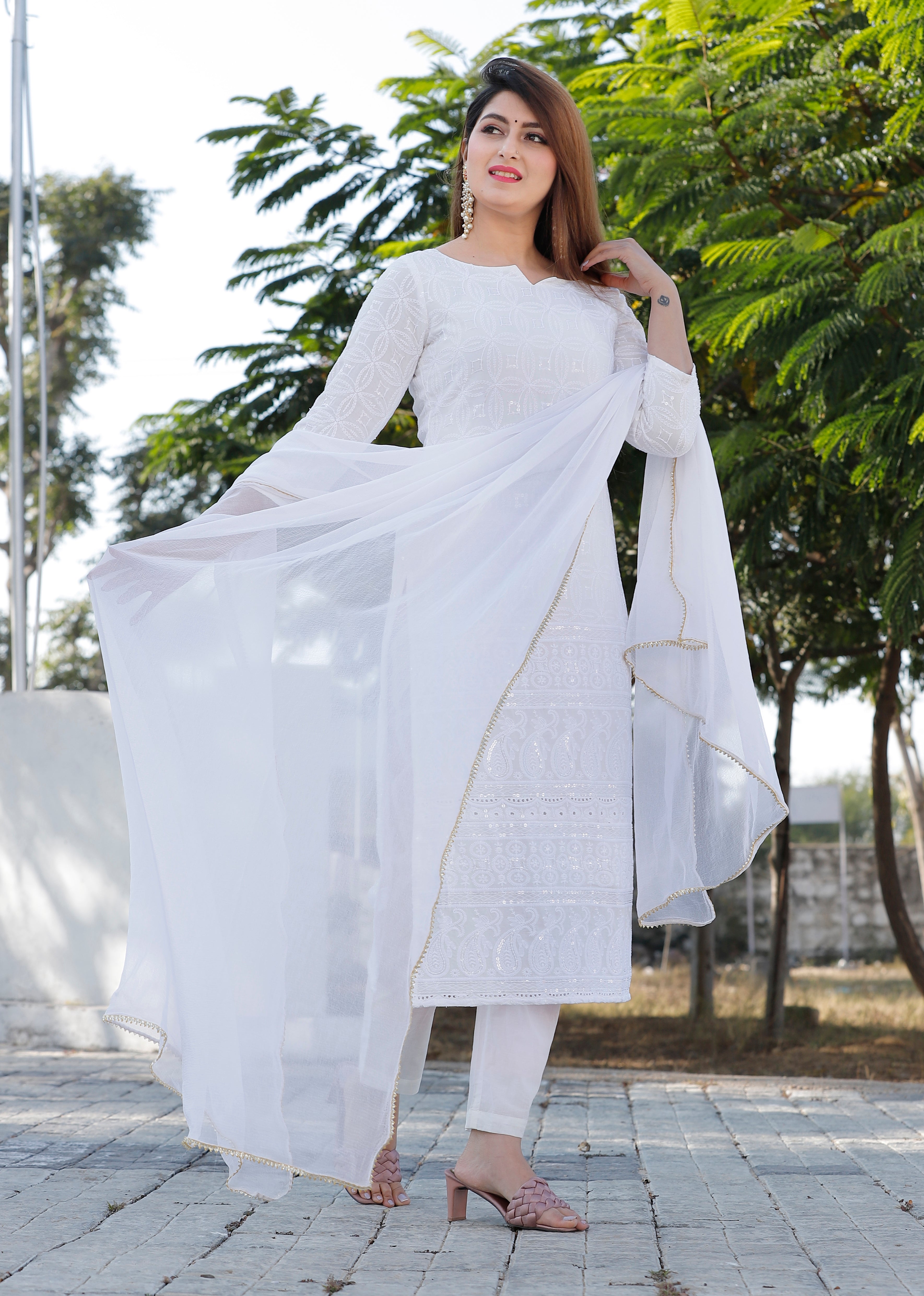 Women's White Chikankari Kurta Pant Set - Geeta Fashion