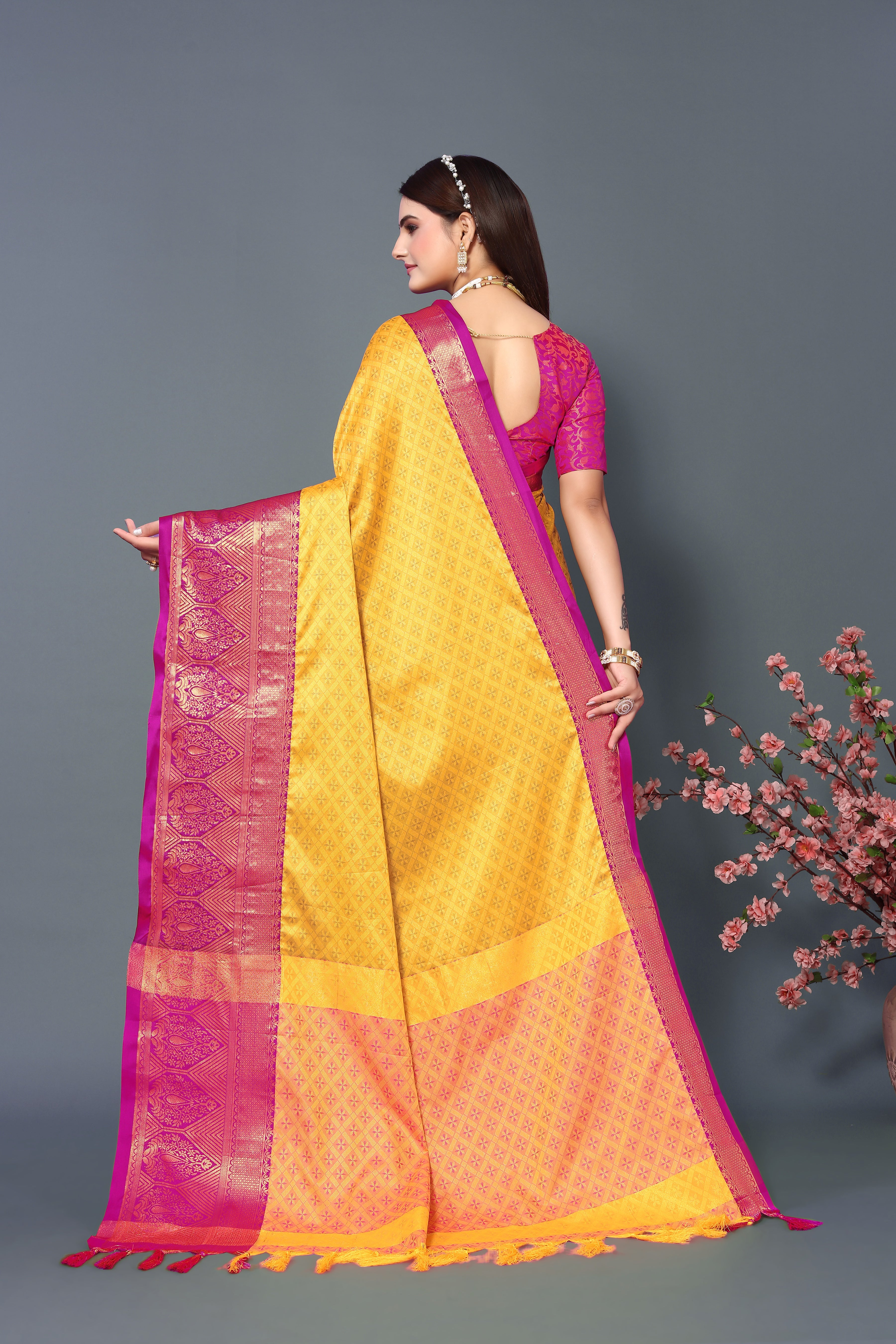 Women's Yellow Smiya Silk Saree - Dwija Fashion